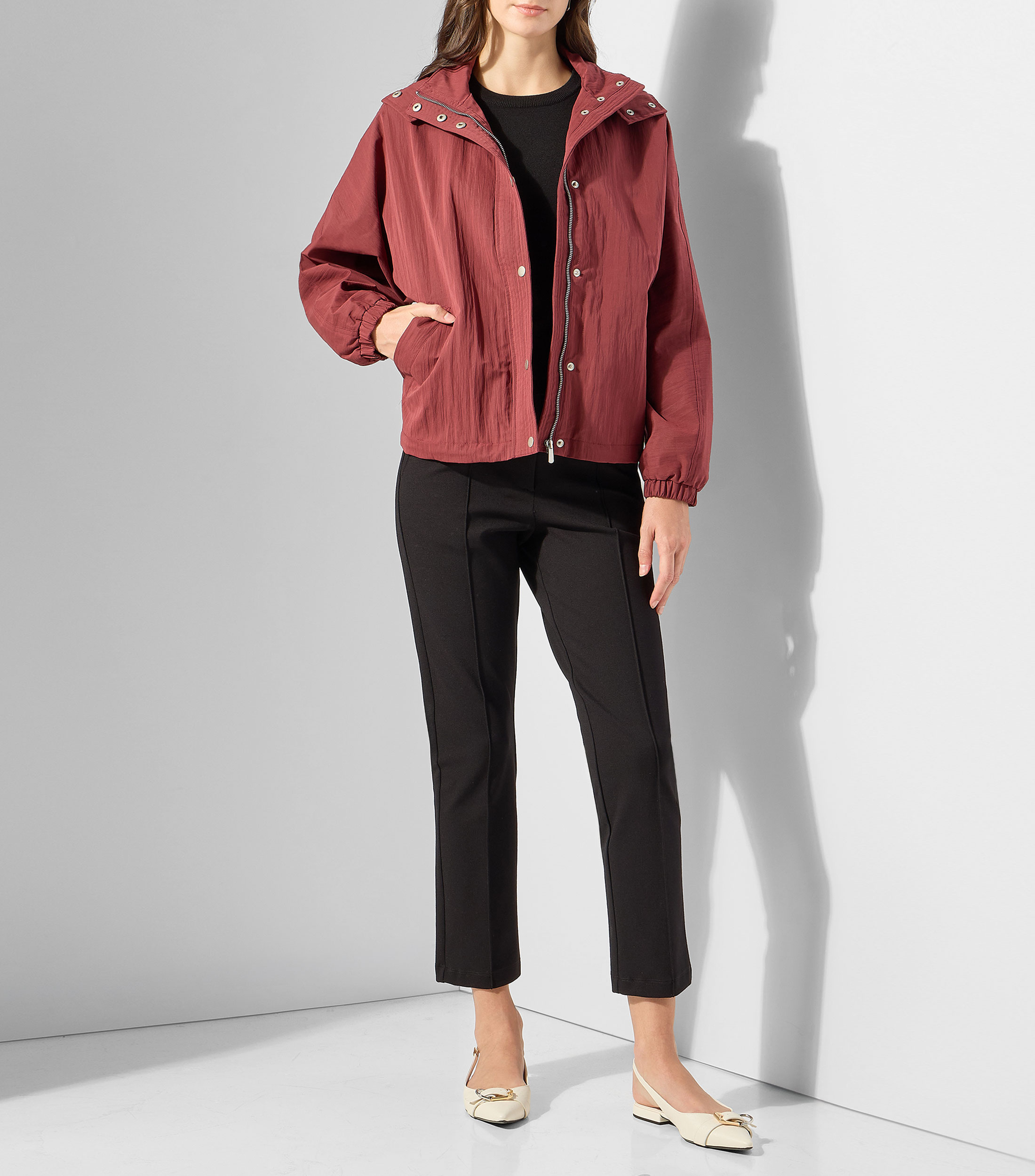 Chamarra Bomber con capucha Mujer