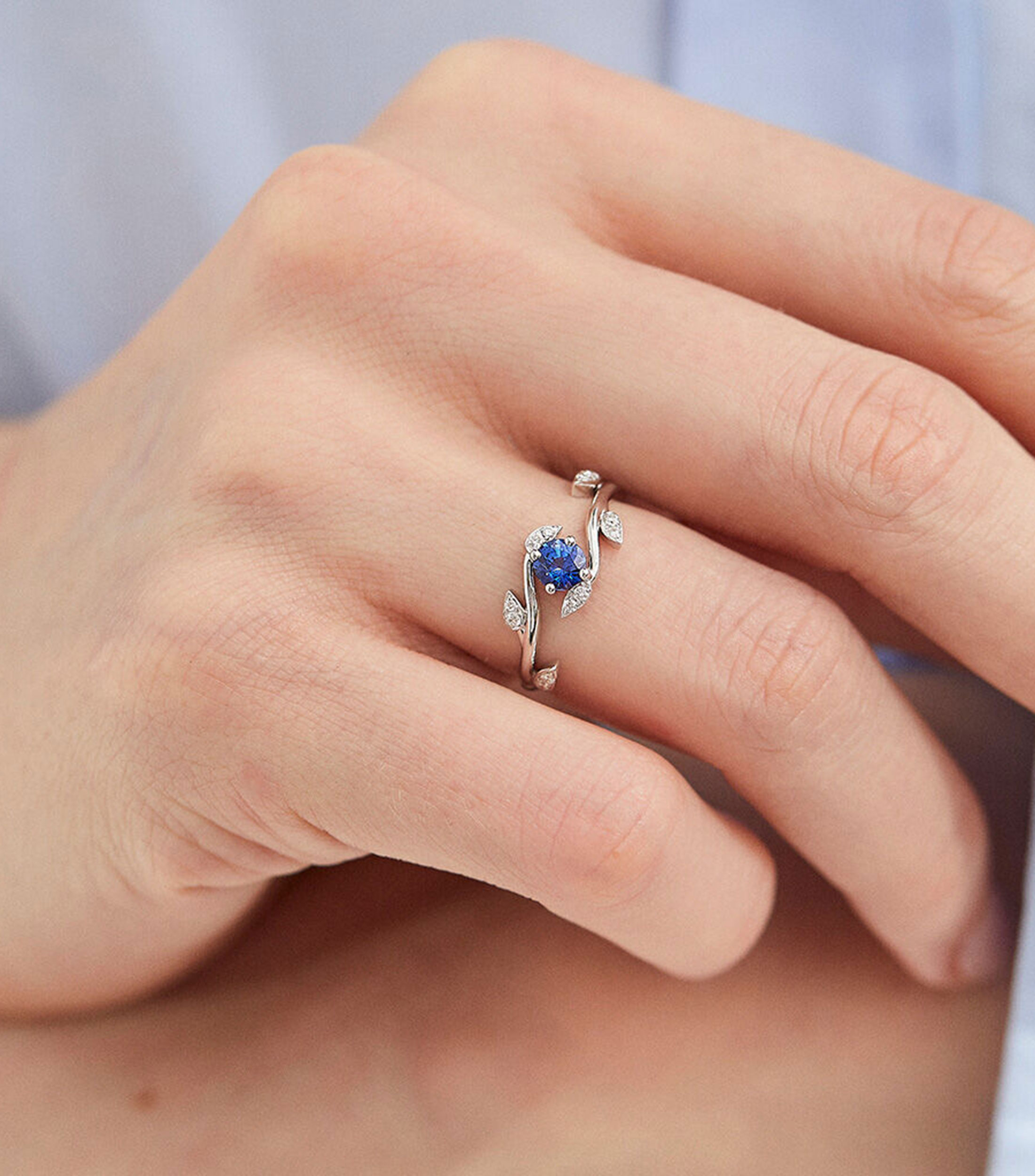 Anillo en Oro Blanco de 18 kilates con Diamantes Mujer