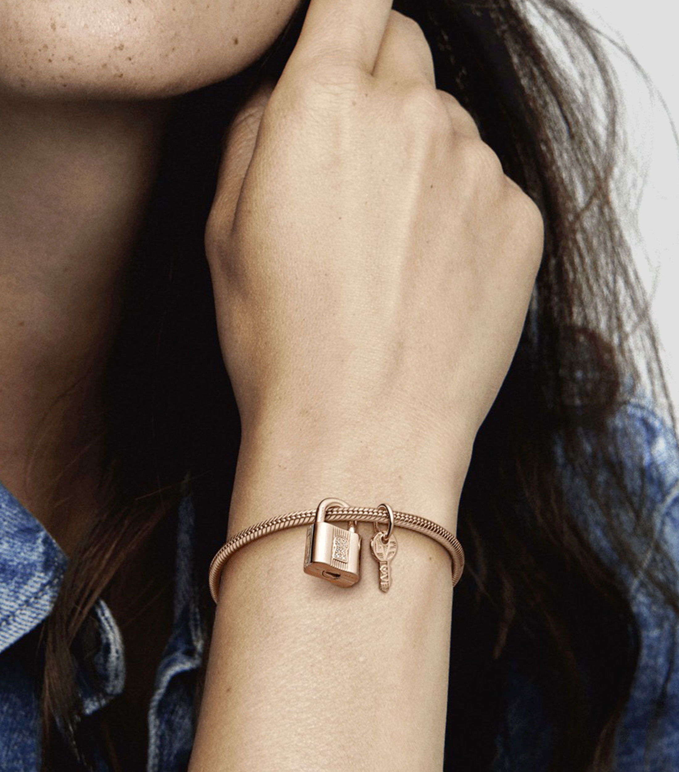 Charm "candado y llave" con zirconia cúbica Mujer