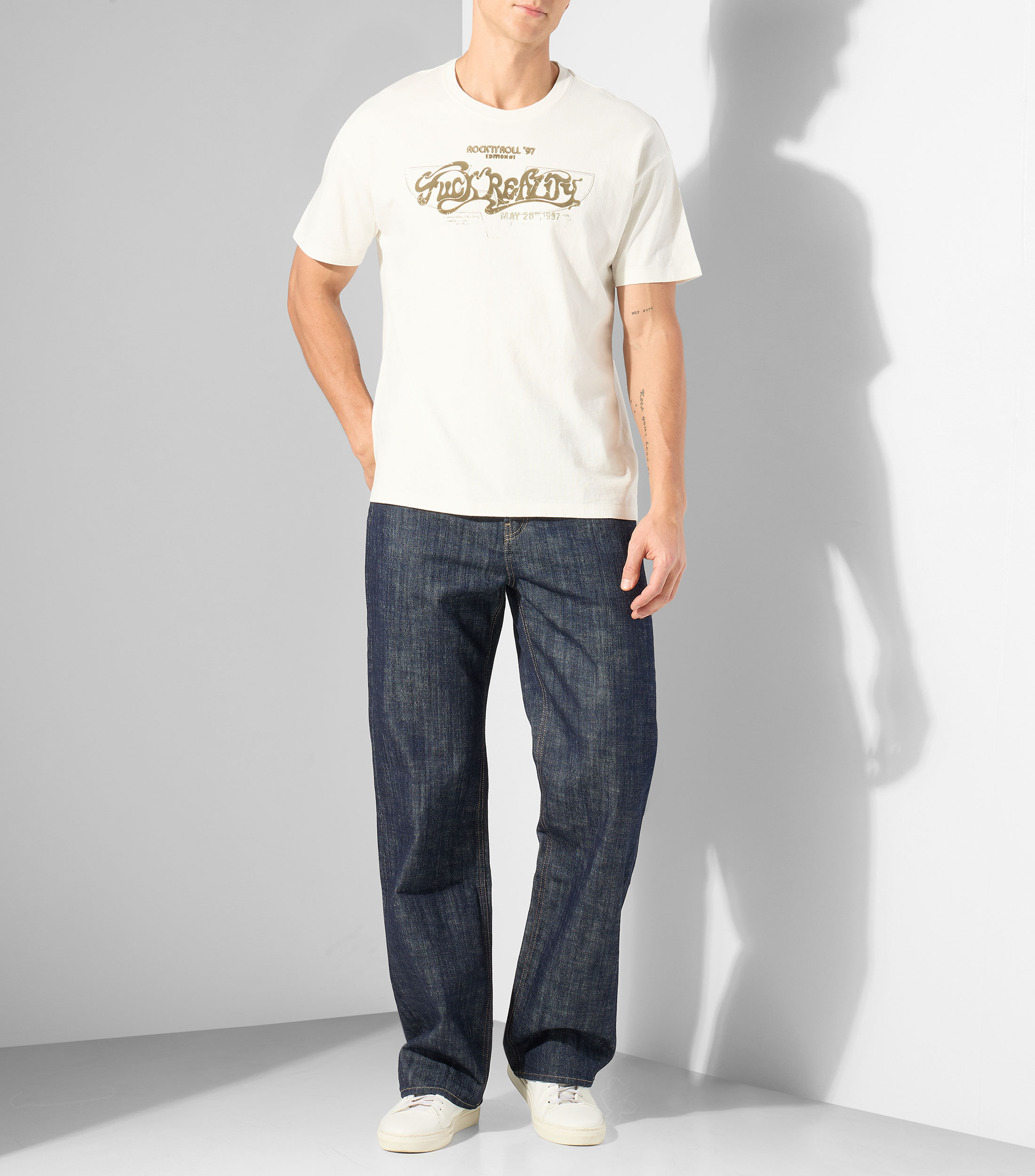 Playera de cuello redondo con manga corta estampada Hombre