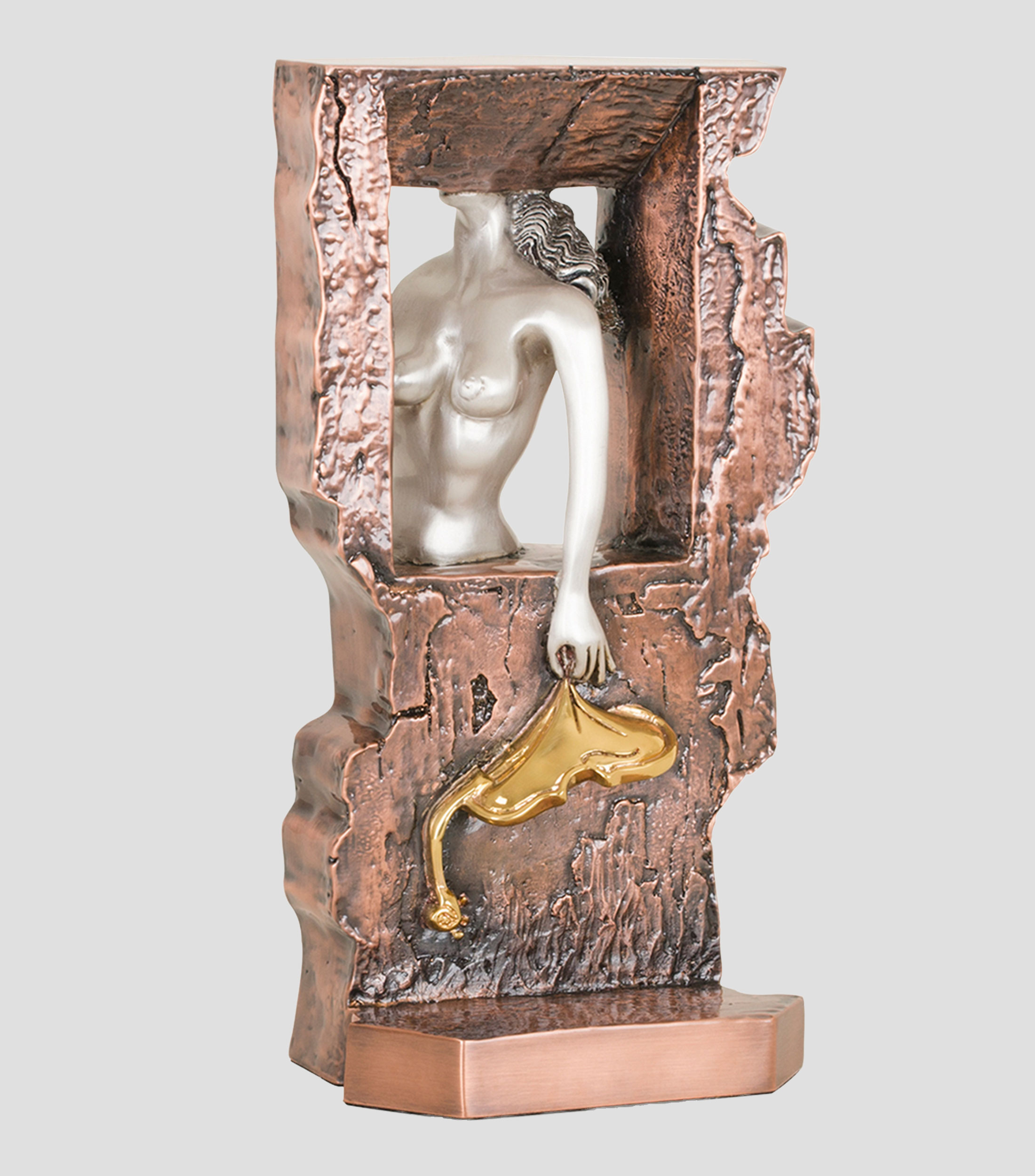 Escultura Instrumento Masoquista de Salvador Dalí en Resina y Poliéster