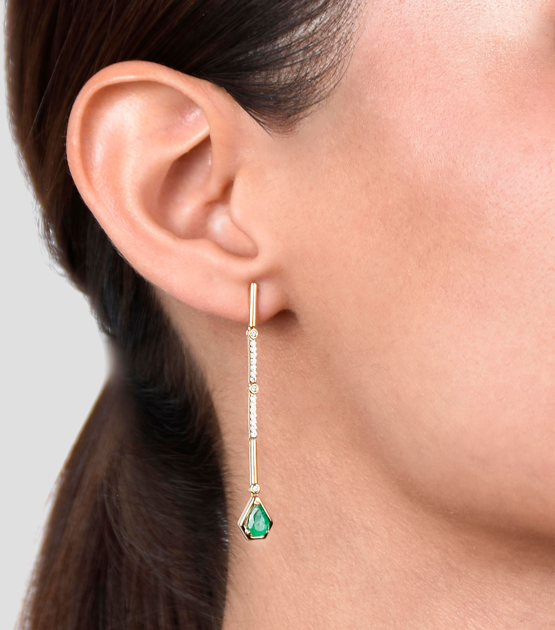 Aretes en oro amarillo 18 Kilates con Esmeralda y diamantes Mujer