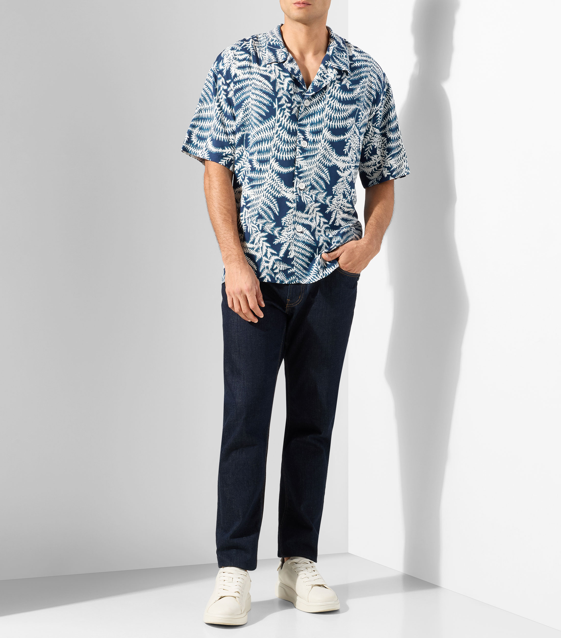 Camisa relaxed fit con estampado de flores Hombre