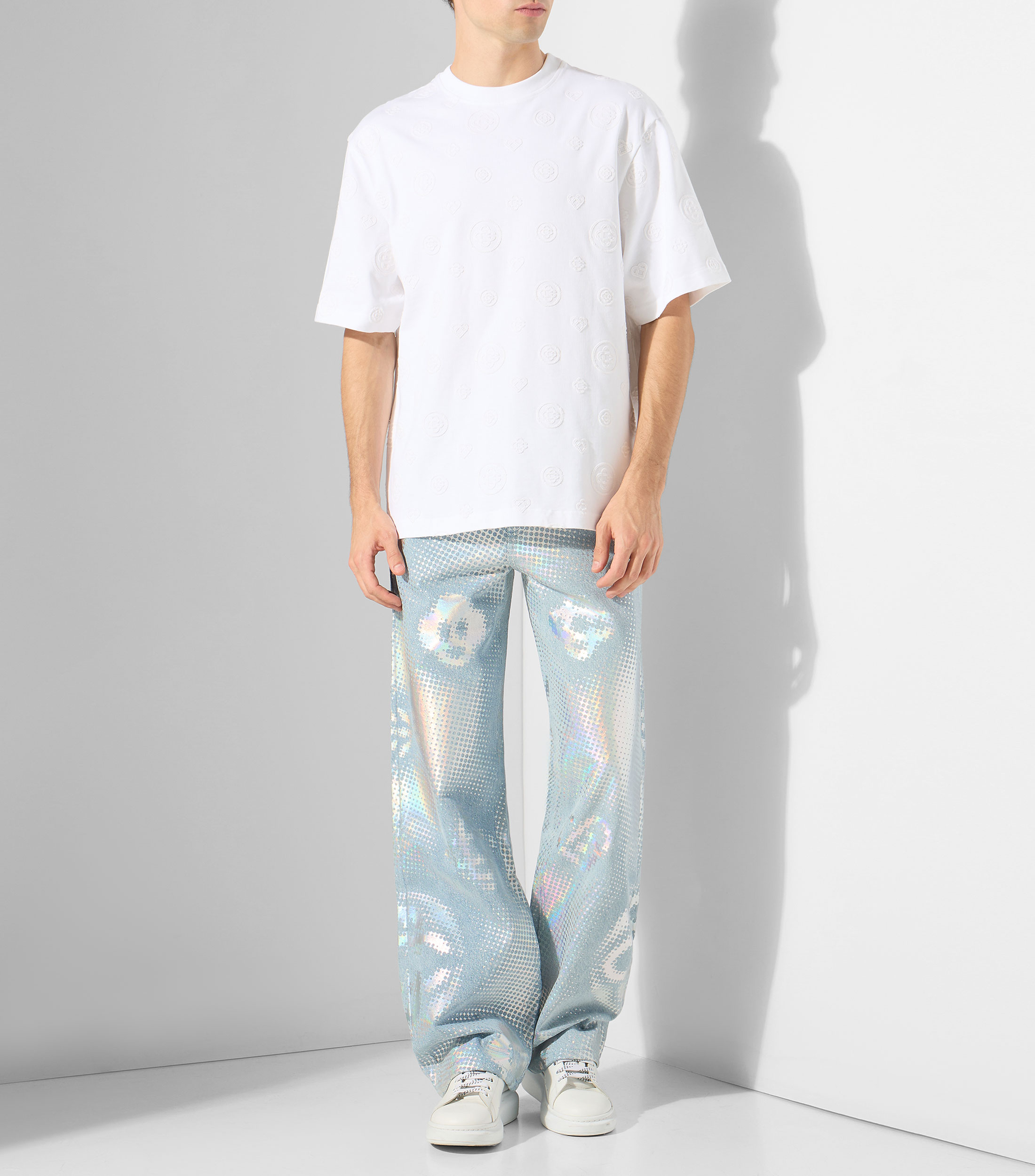 Playera de cuello redondo con manga corta con bordado Hombre