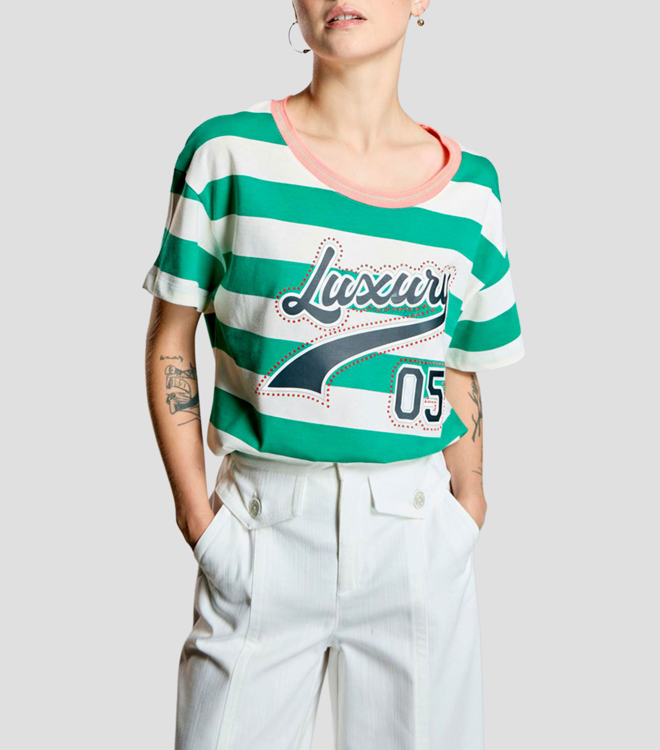 Playera cuello redondo manga corta con rayas Mujer