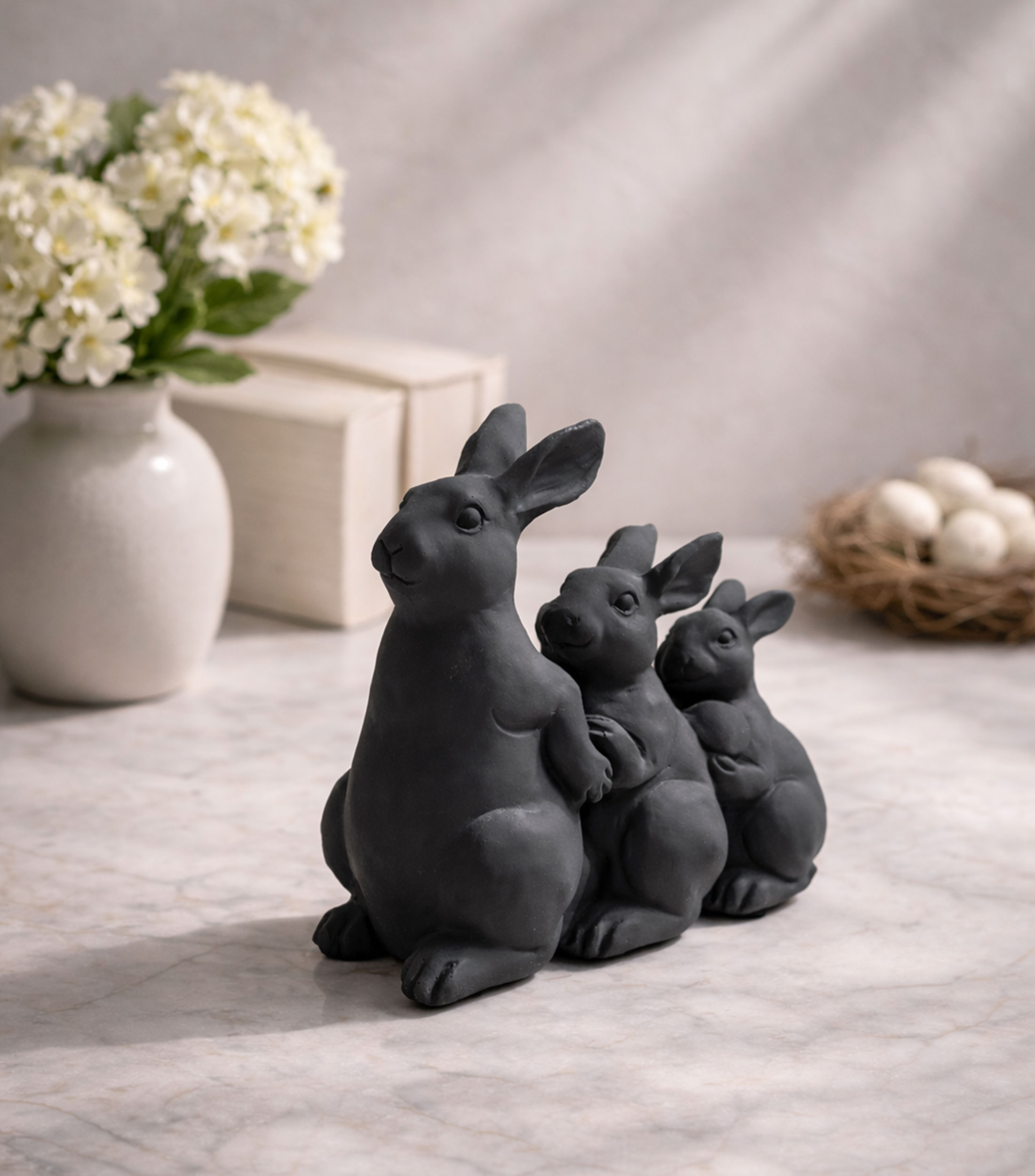 Figura decorativa Tres Conejos en resina