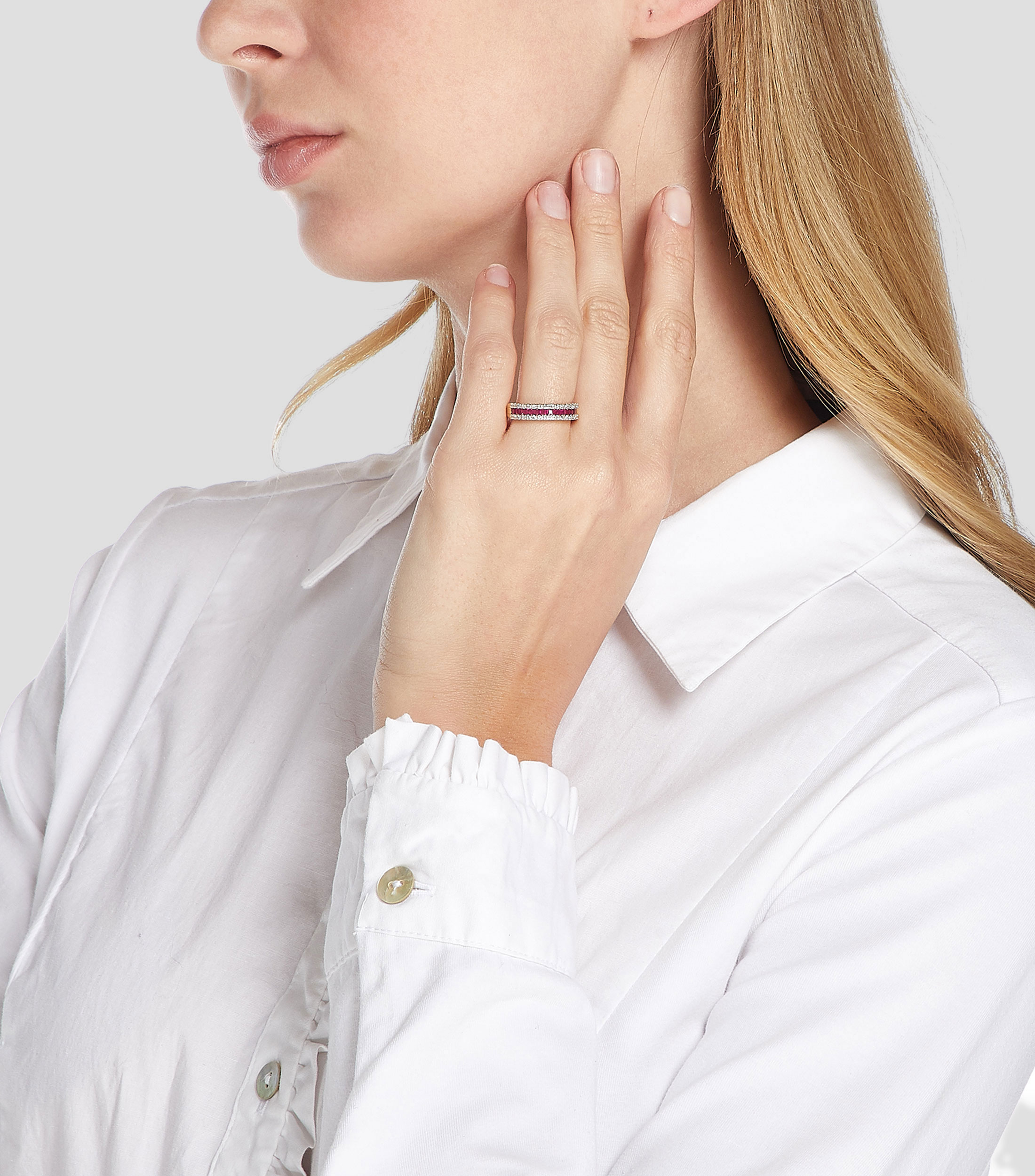 Anillo en oro amarillo de 14 kilates con rubí Mujer
