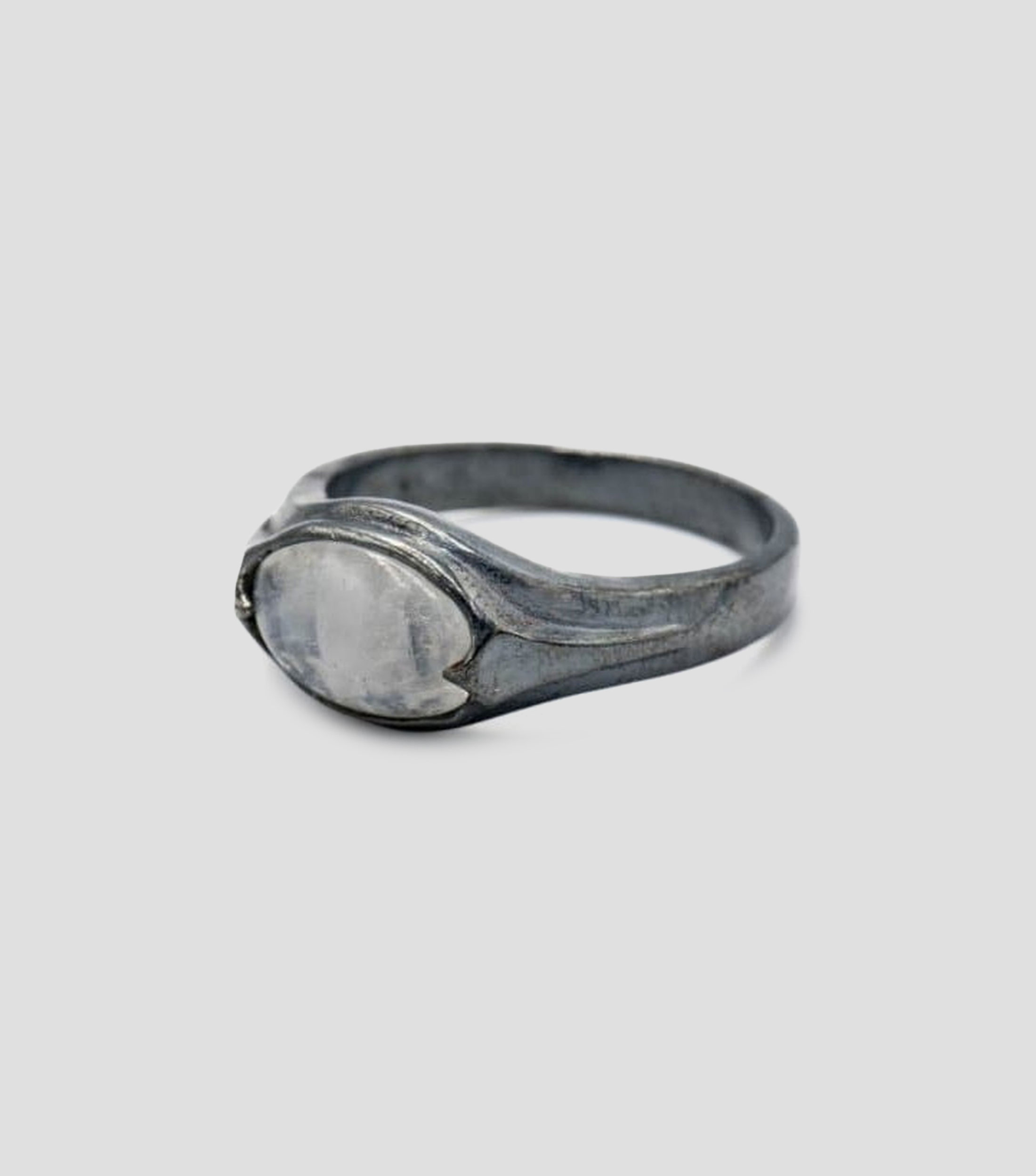 Anillo en plata .925 con piedra lunar Unisex