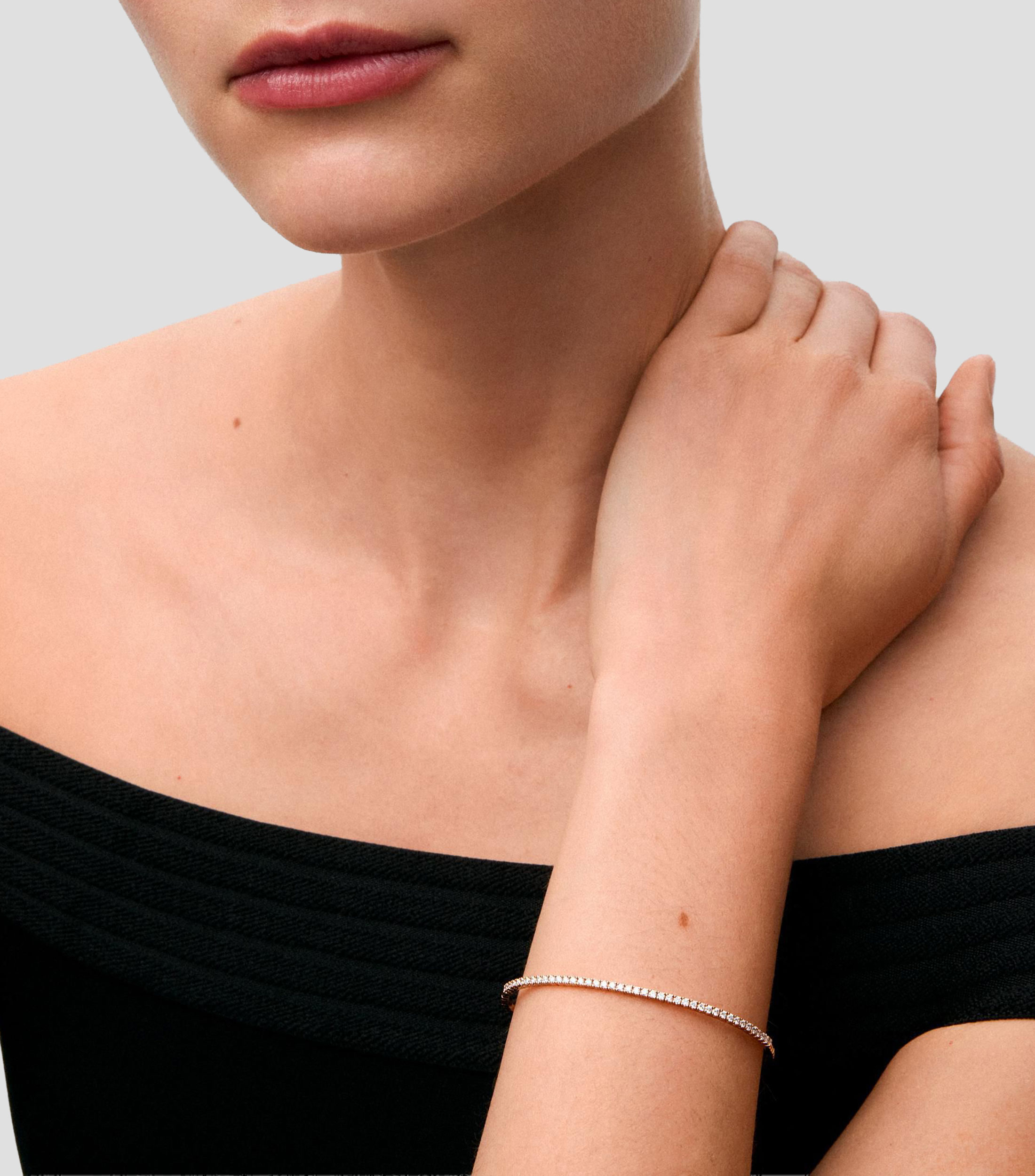Brazalete en Oro rosa de 18 Kilates con 42 diamantes blancos en talla brillante Mujer