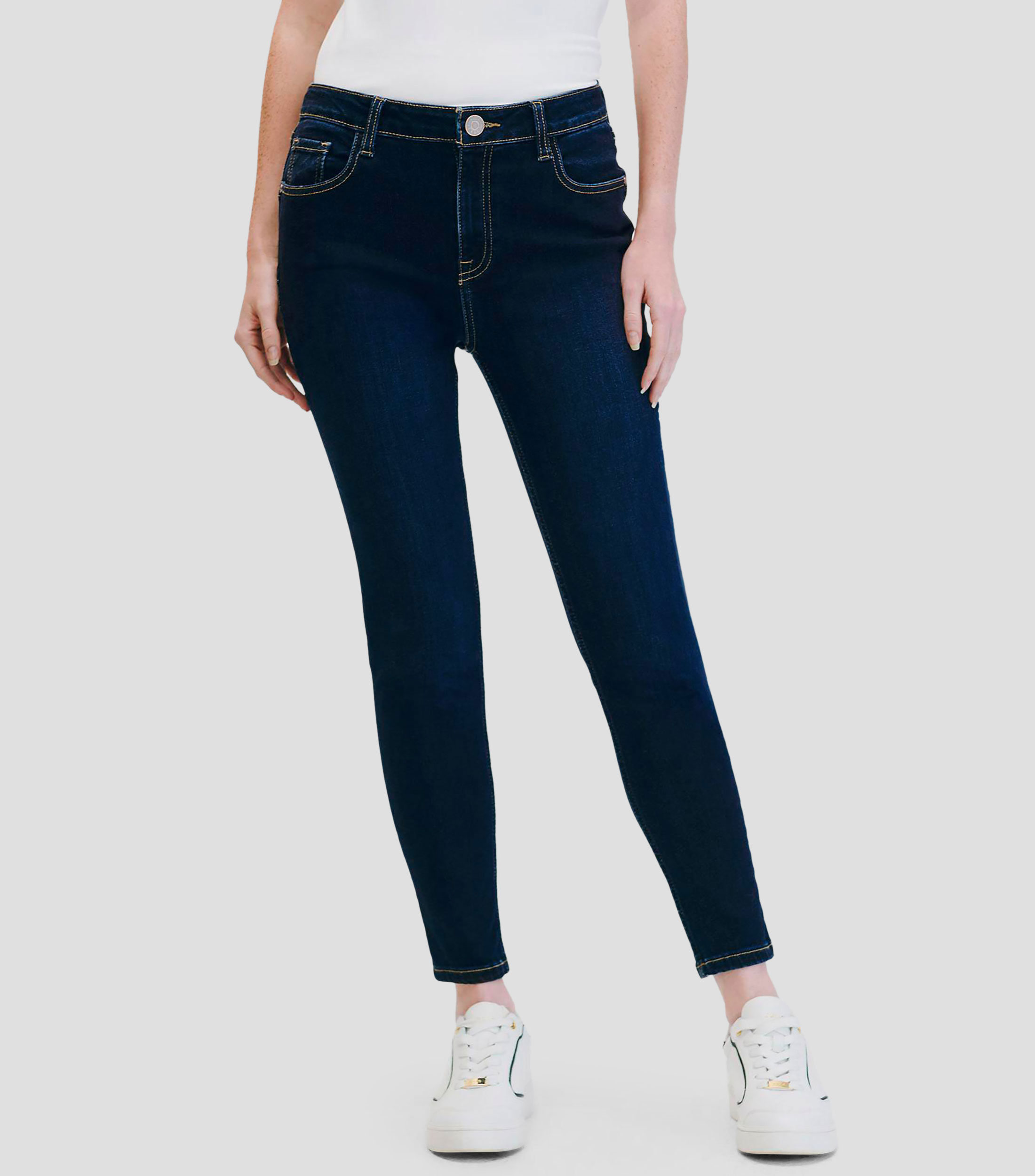 Jeans Skinny Tiro Medio Realce En Silueta Índigo Bolsillos Diagonales Mujer