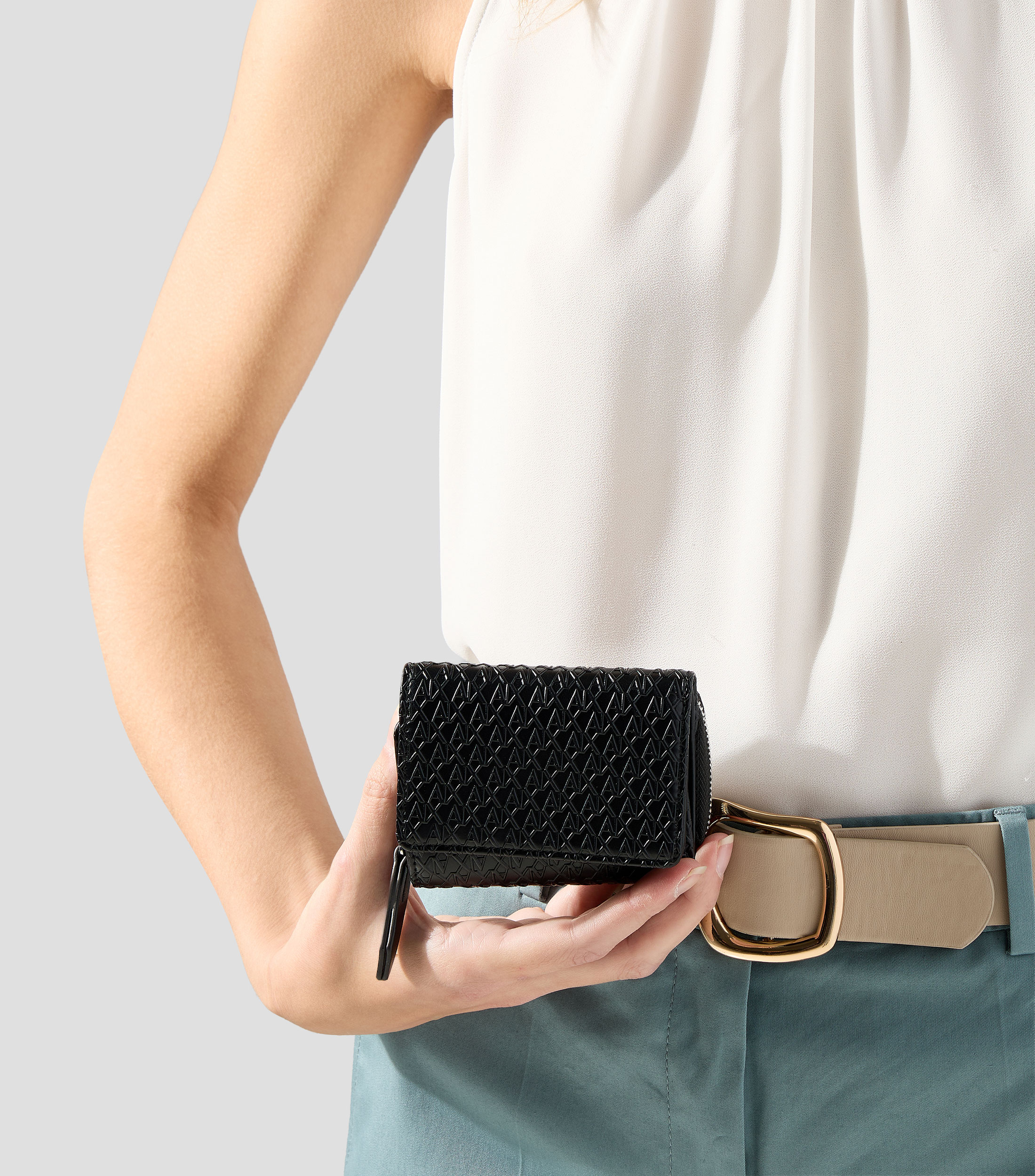 Cartera negra estampado monogram Mujer