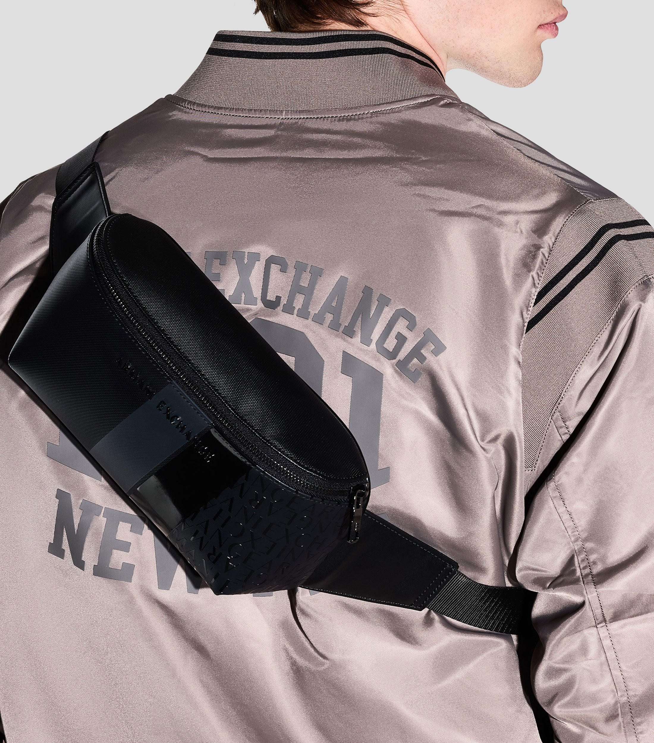 Cangurera negra monogram estampado Hombre