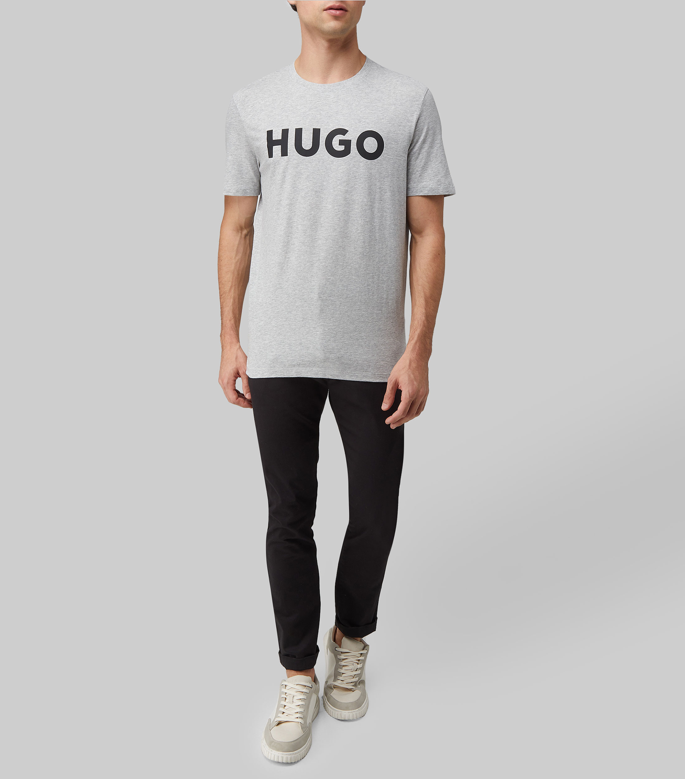 Playera regular en punto de algodón con logo en contraste Hombre