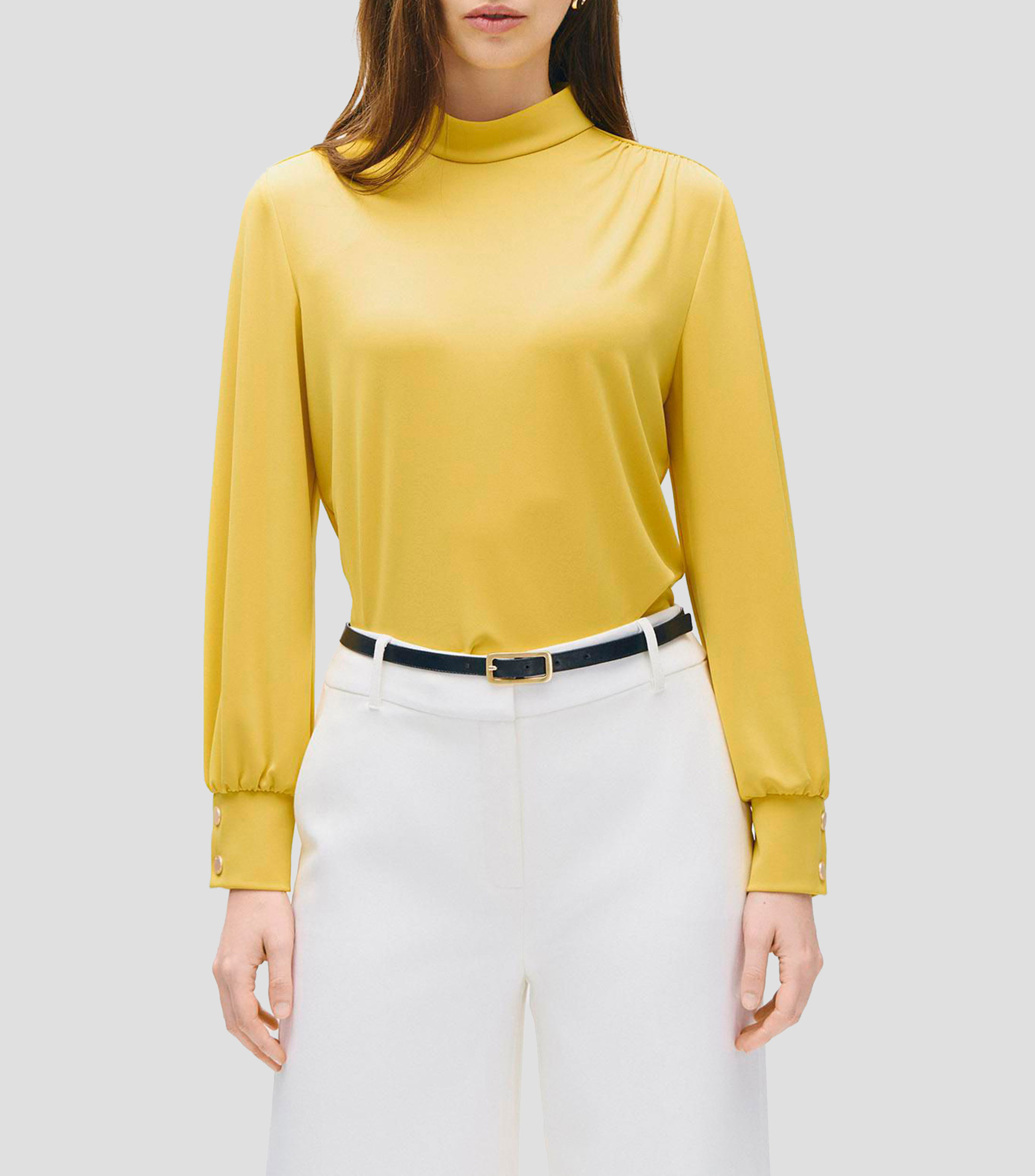 Blusa de punto miel cuello alto y frunces Mujer