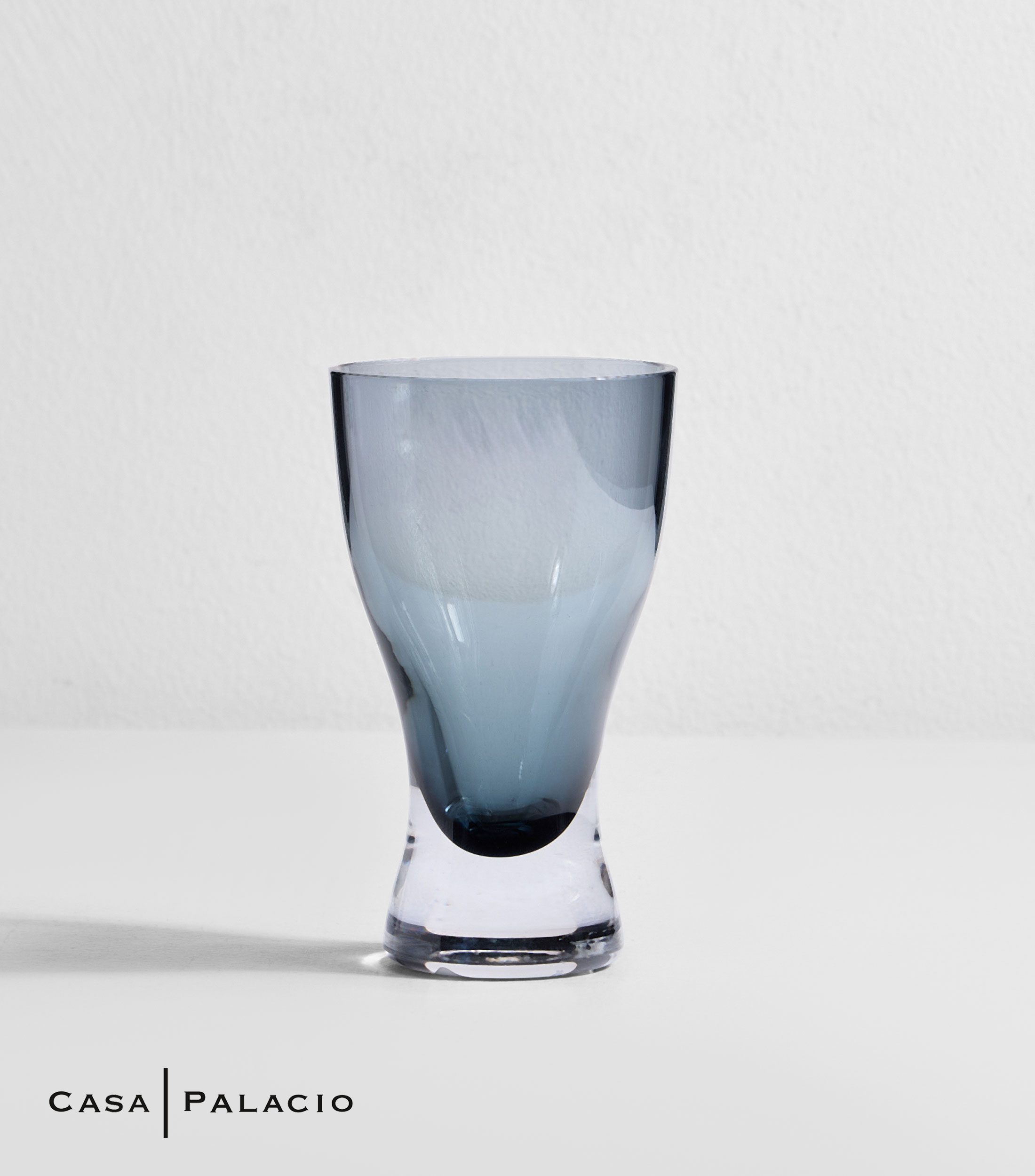 Vaso para Tequila Silueta en vidrio azul