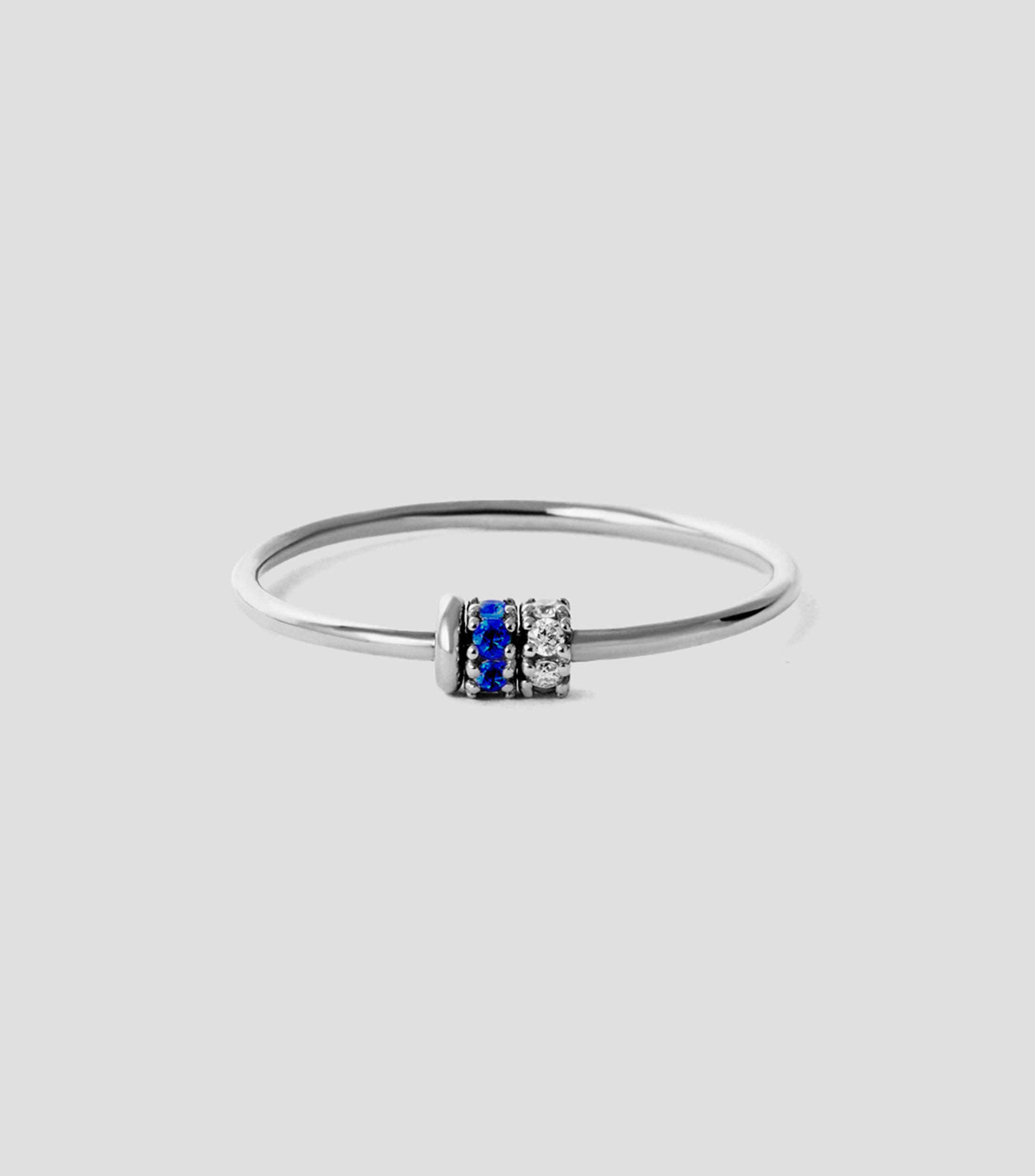 Anillo en Oro blanco de 9 Kilates con zafiros diamantes Mujer