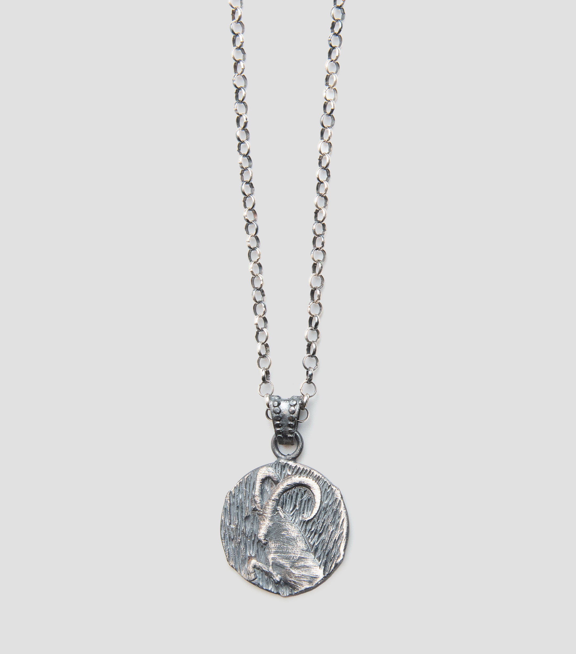 Dije en plata .925 signo zodiacal Capricornio Unisex