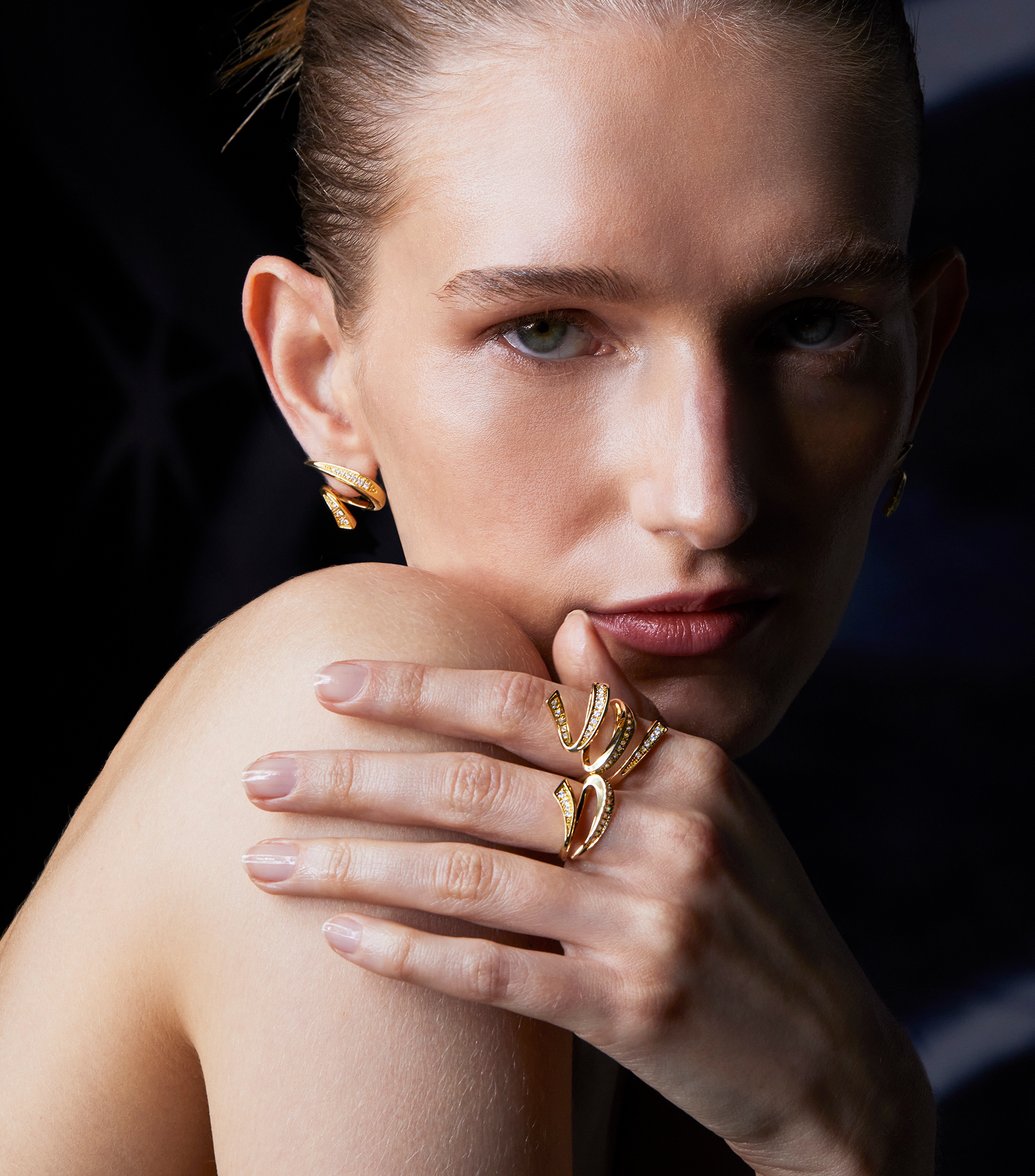 Anillo en oro 18 Kilates con incrustación de diamantes Mujer