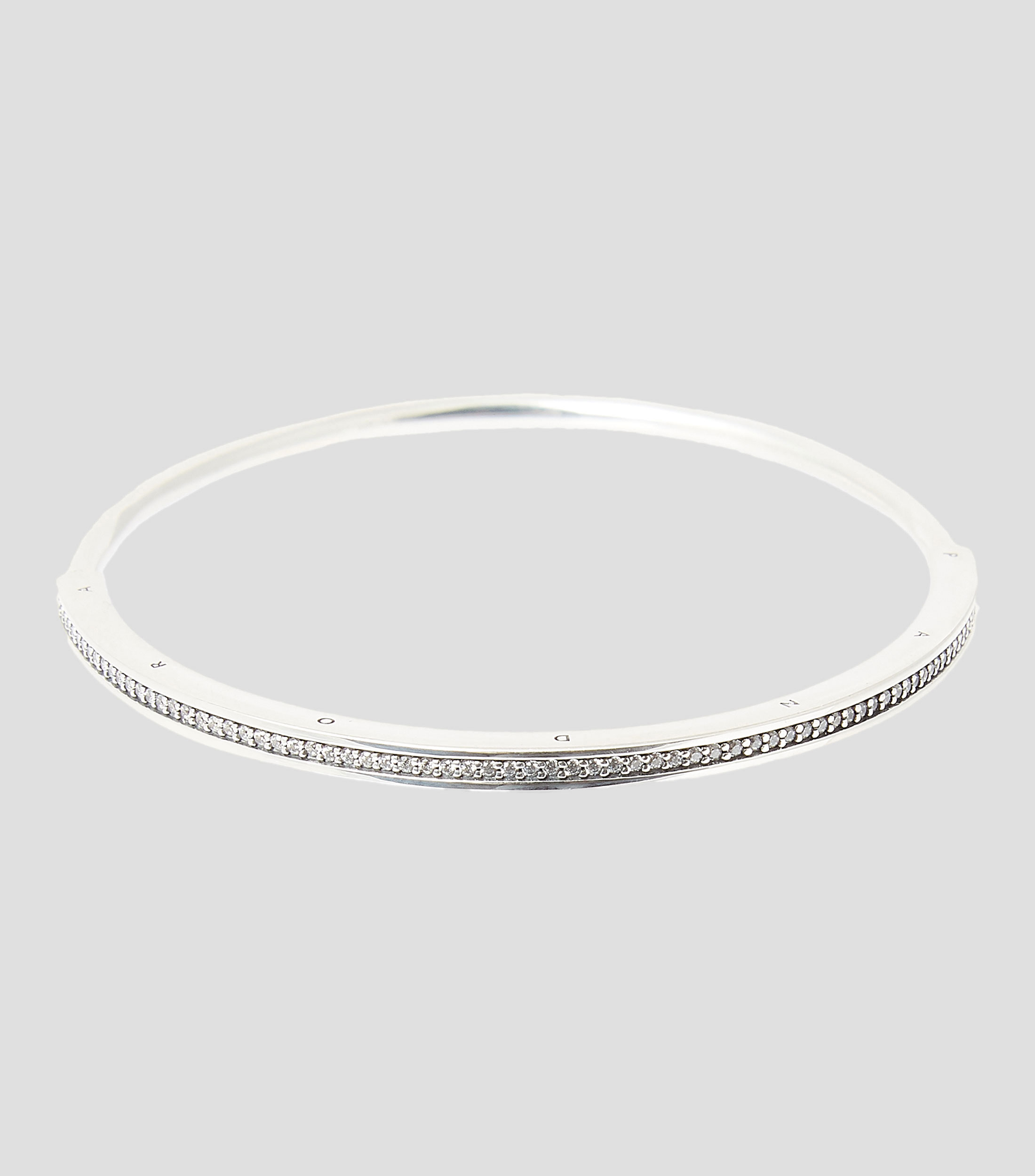 Brazalete Rígido en Plata I-D Pandora Signature con Zirconias Cúbicas Mujer