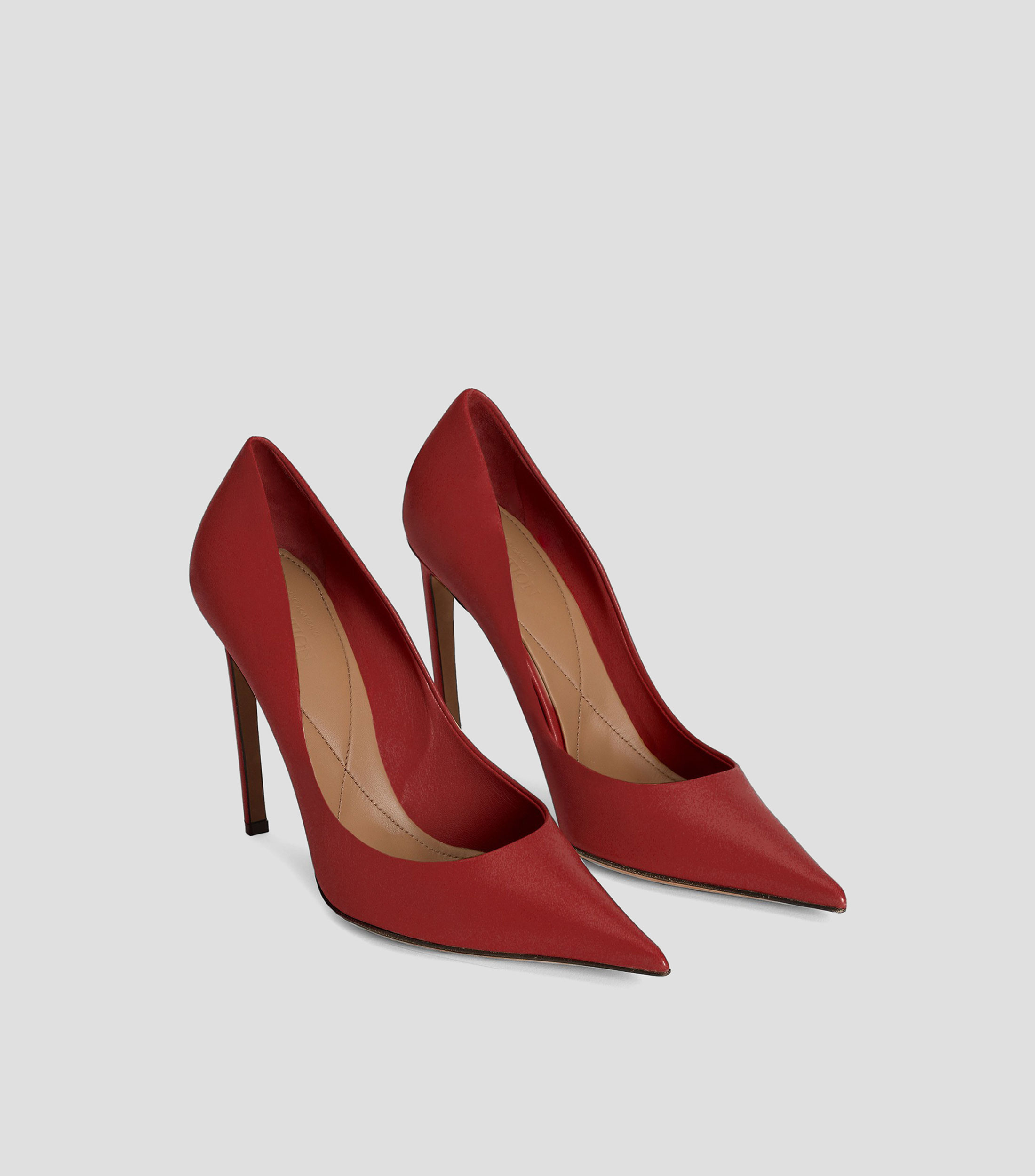 Zapatillas pump con tacón delgado Mujer