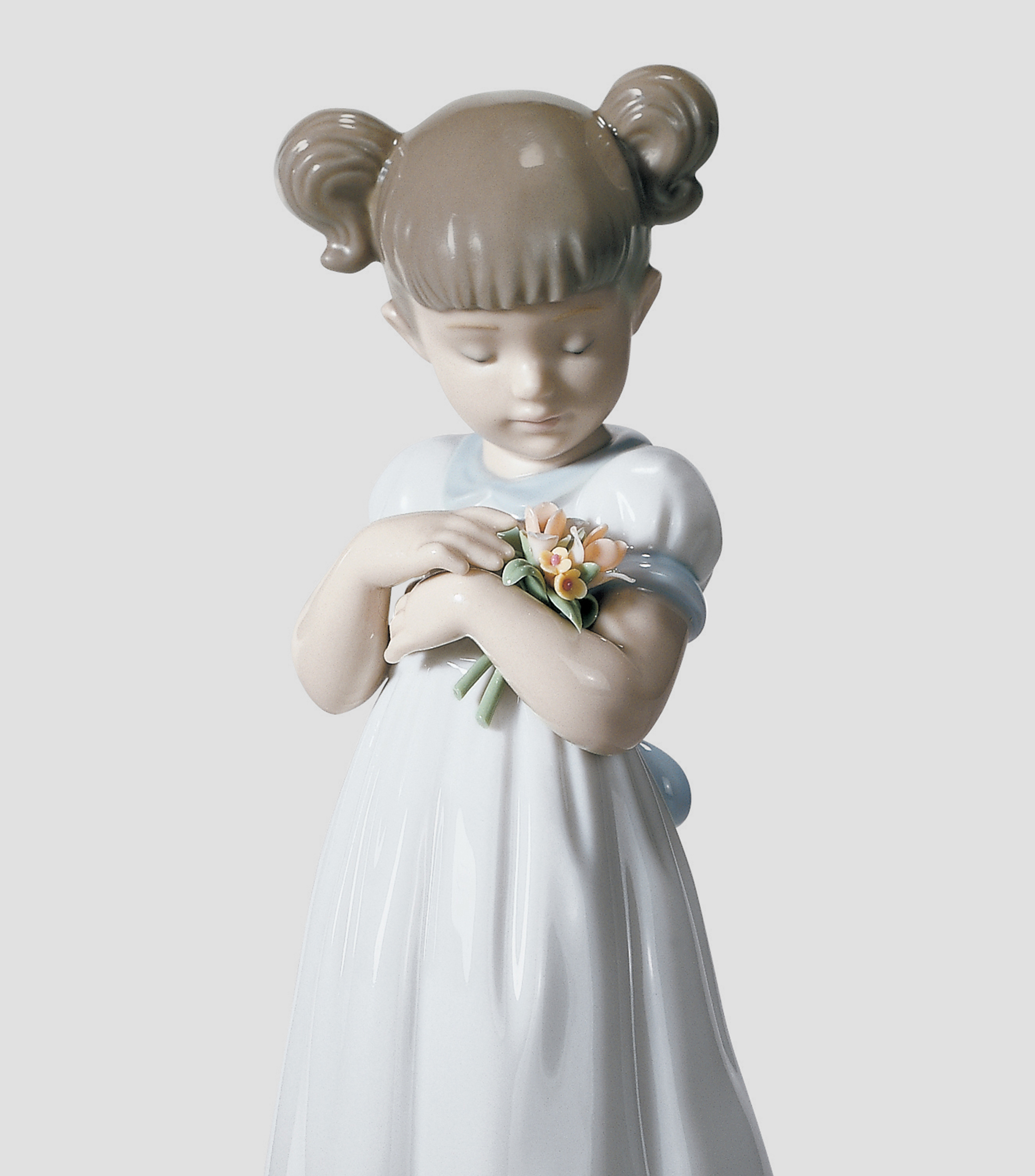 Figura decorativa "Flores para Mamá" en porcelana
