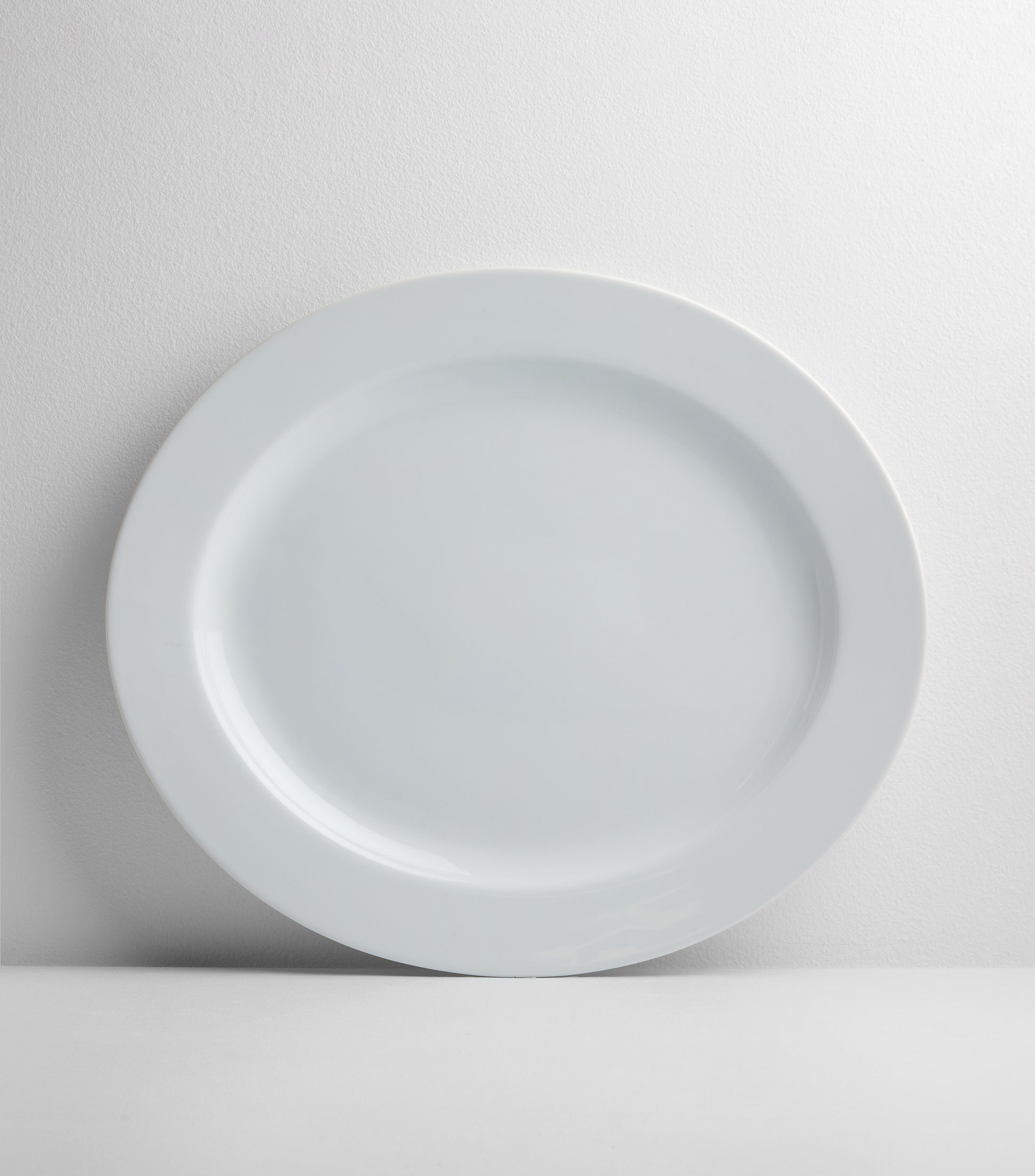 Platón Oval Lantis White