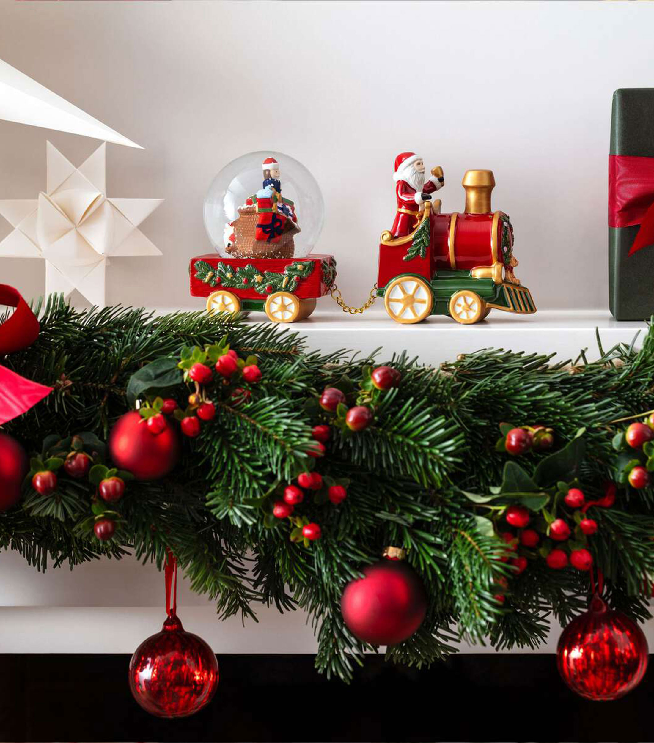 Tren con esfera Christmas toys en Porcelana con Cristal