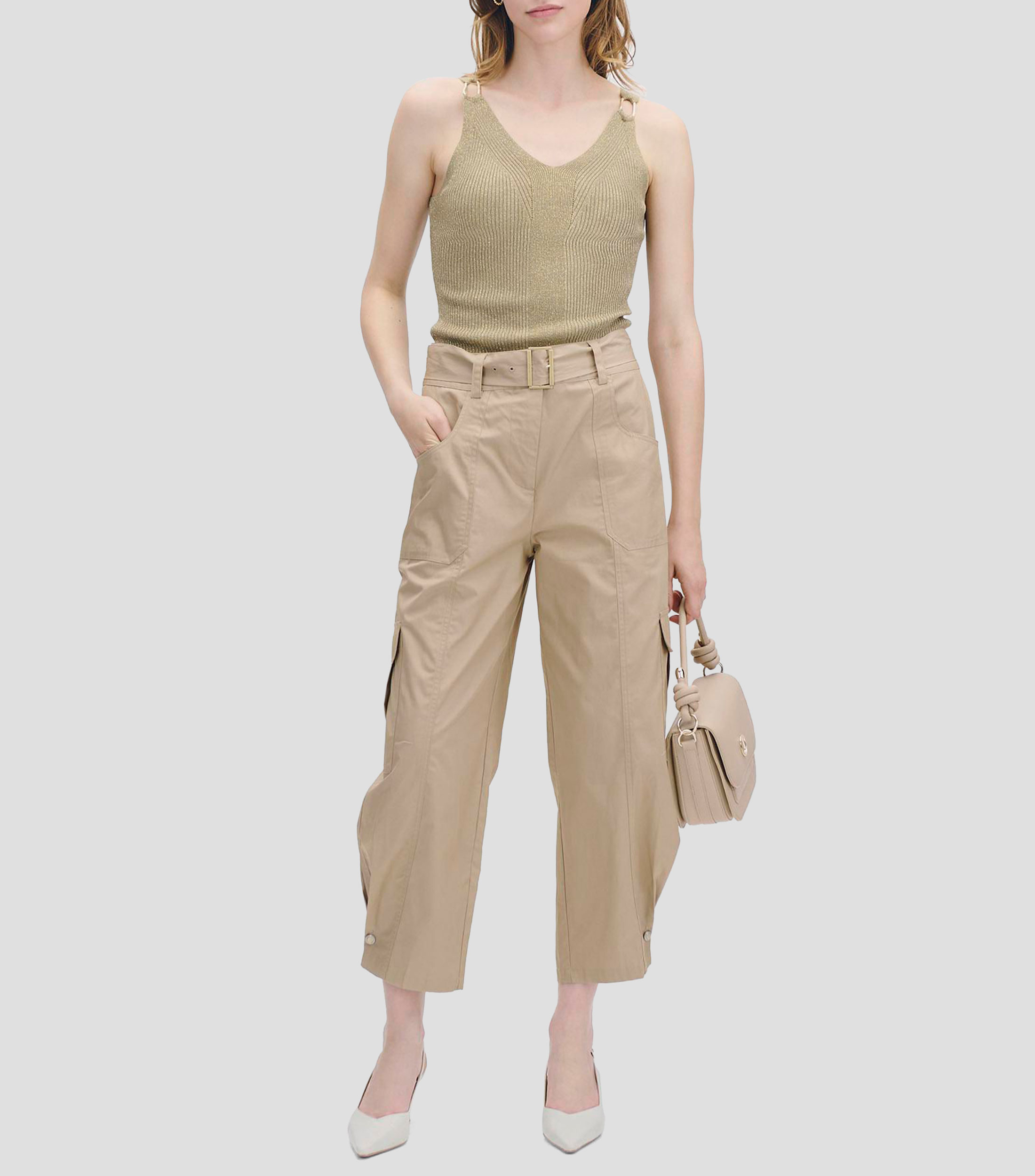 Pantalón cargo tiro alto botón ajustable en ruedo con cinturón Mujer