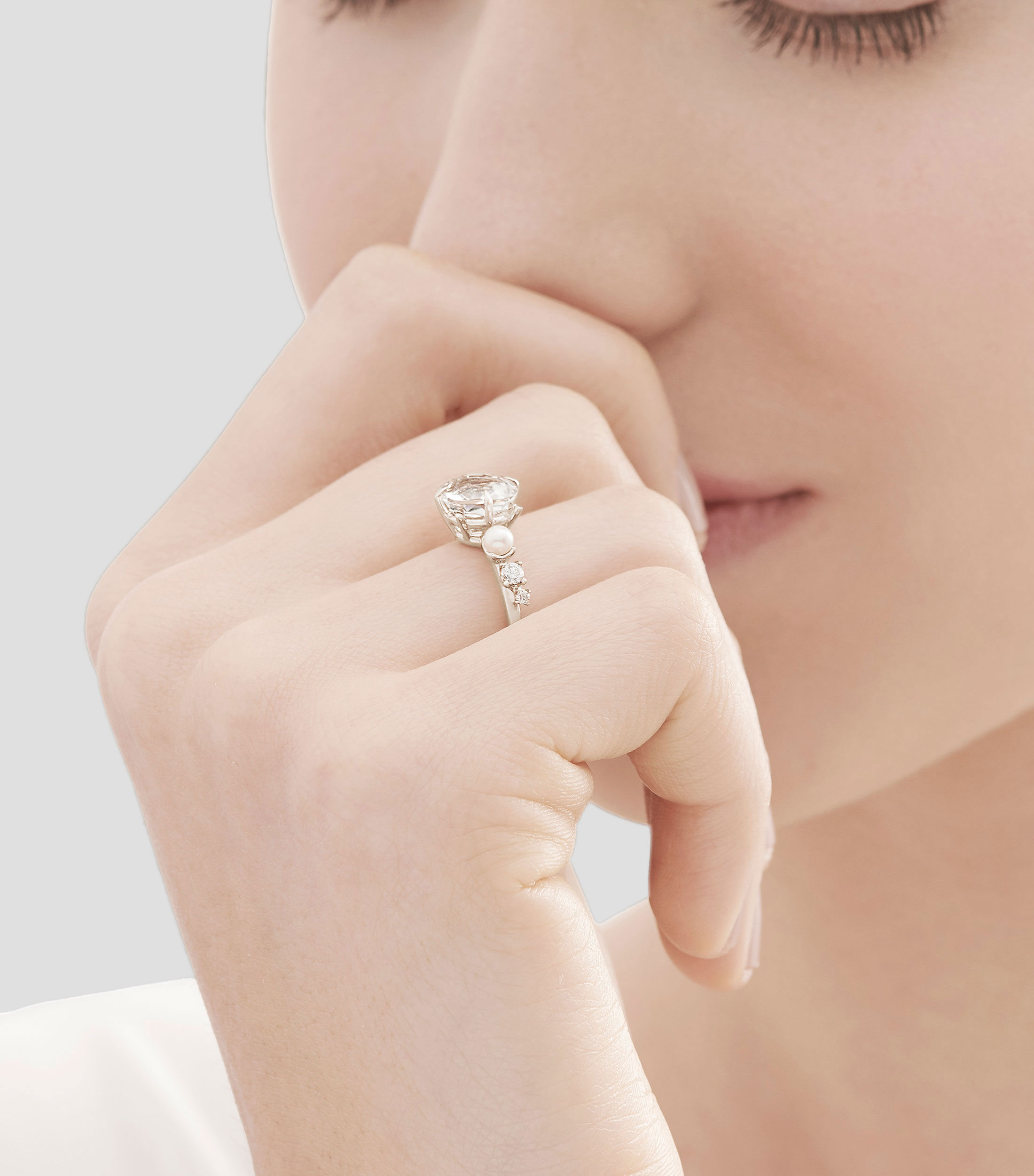 Anillo en oro blanco de 18 kilates Gravity Constellation Mujer