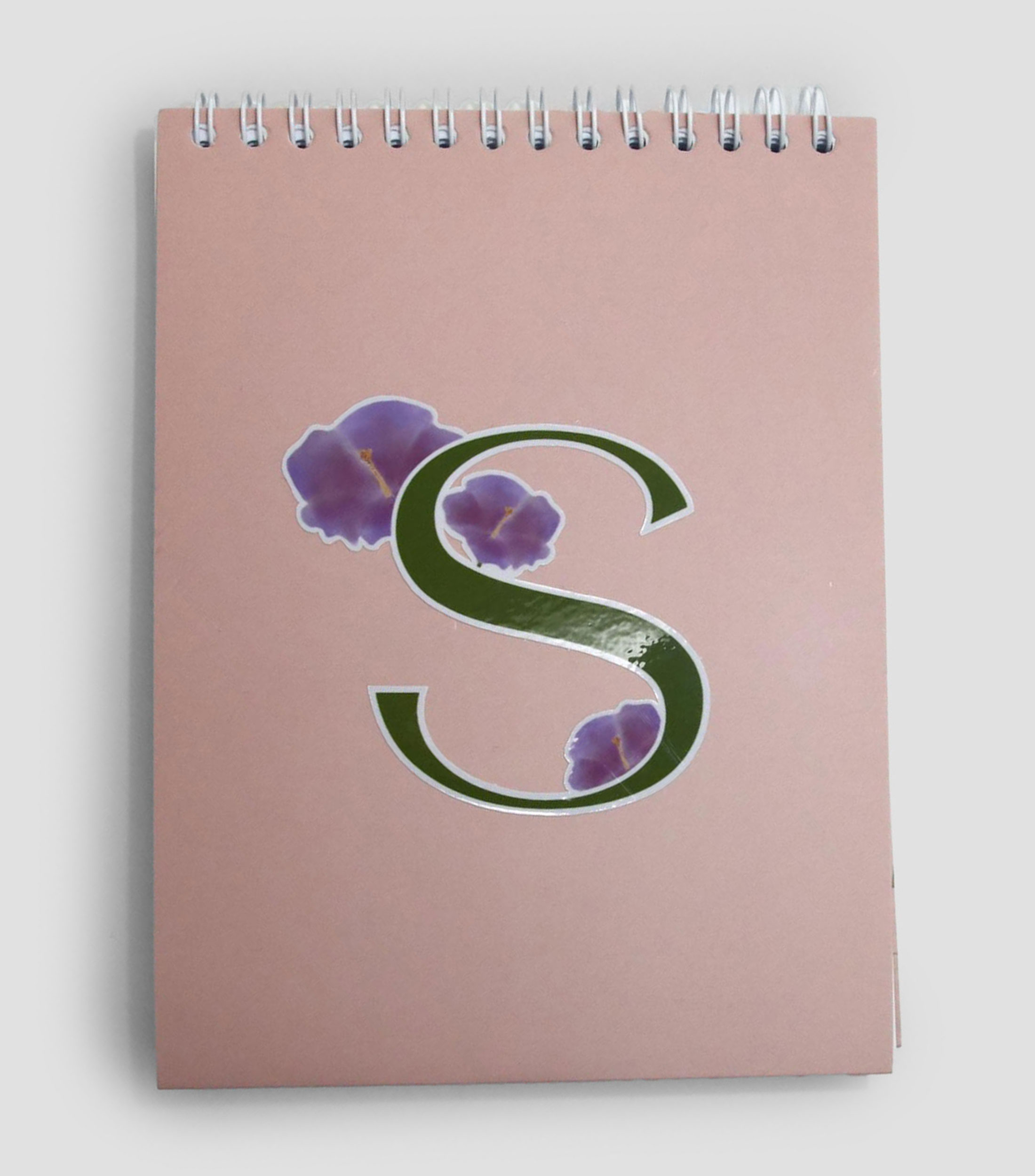 Libreta mediana inicial "S", hojas raya