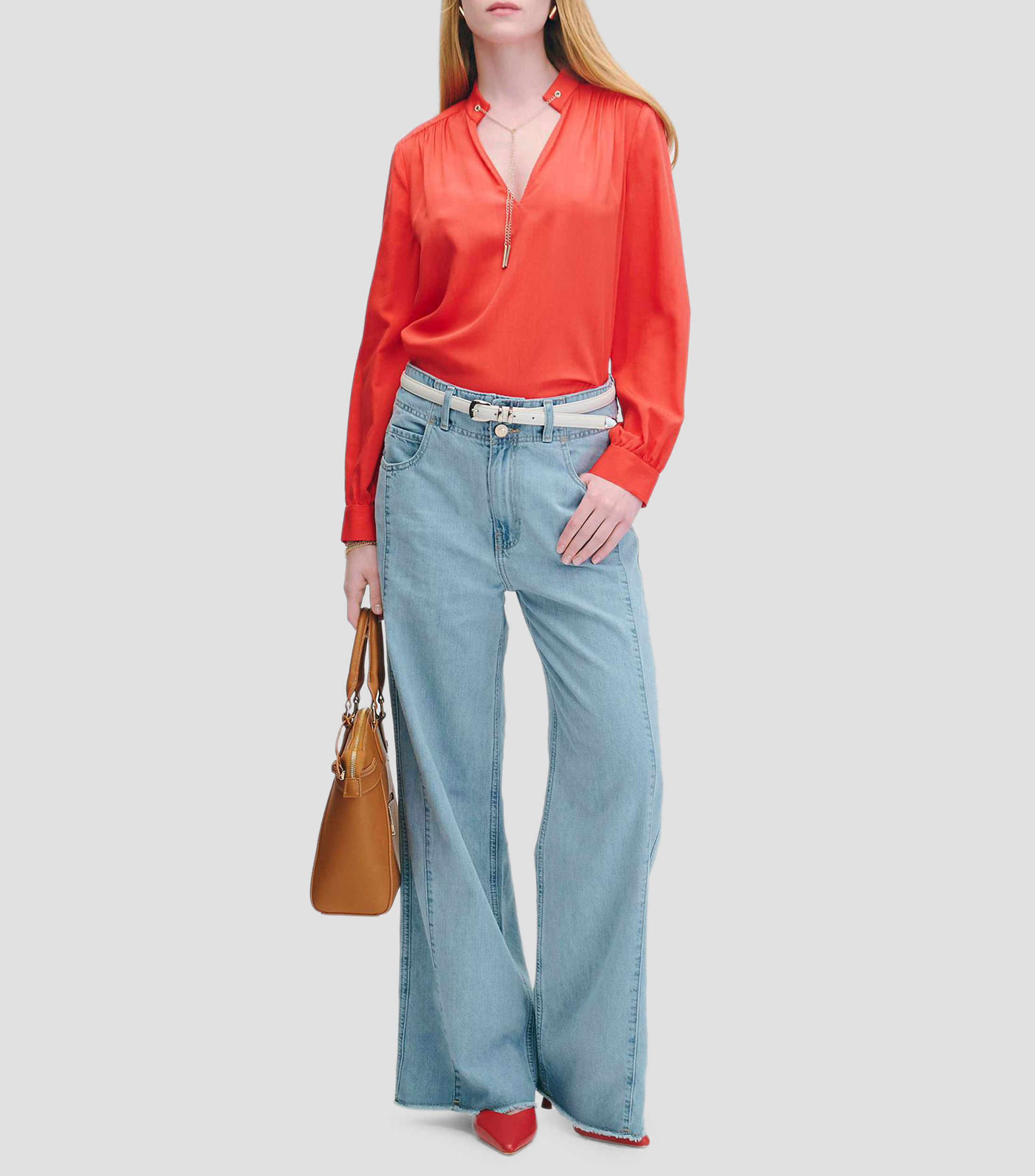 Blusa Rojo Escarlata Efecto Corrugado Escote V Jaretas Metálicas Mujer