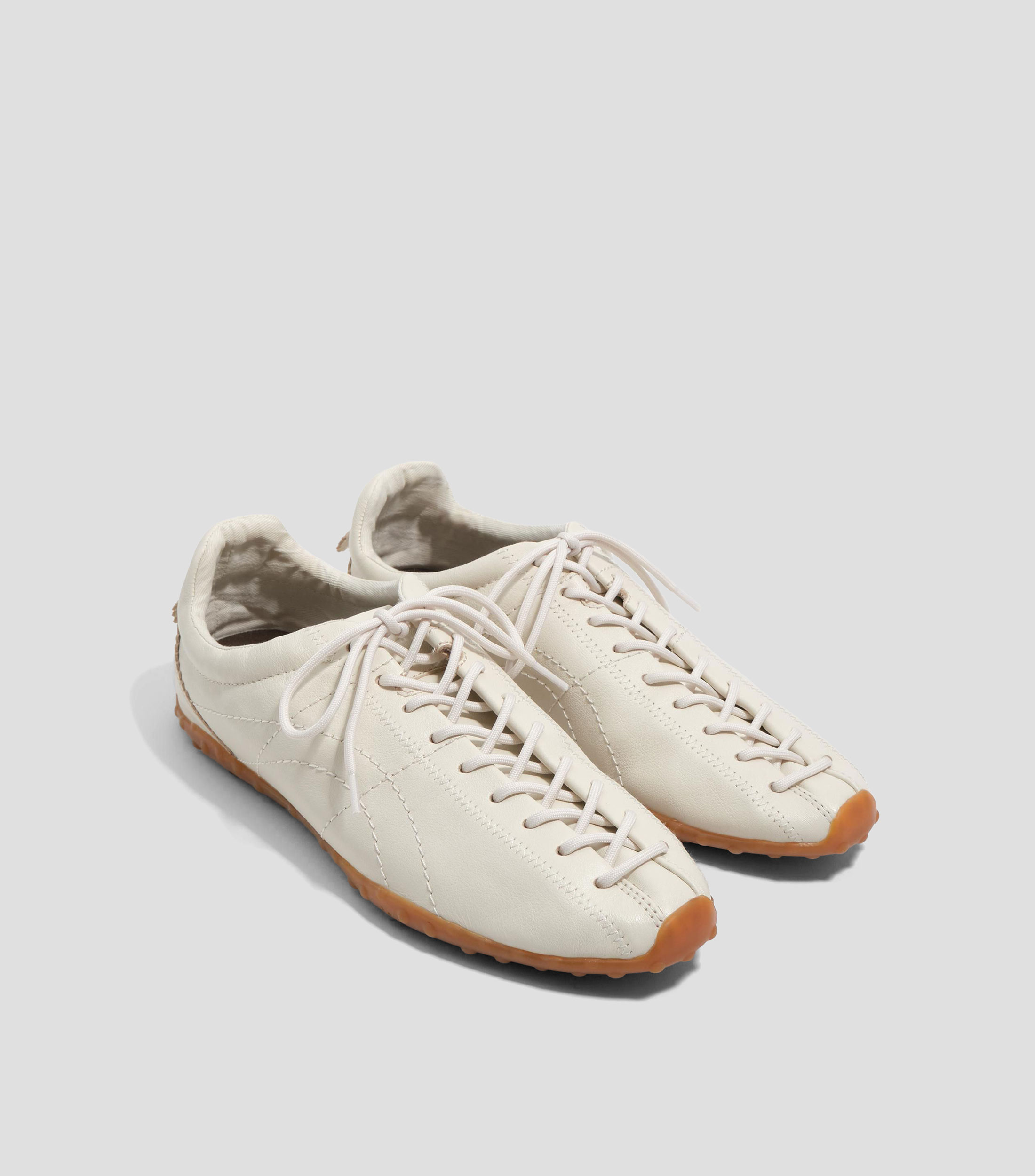 Tenis casuales en piel 13 11 Mujer