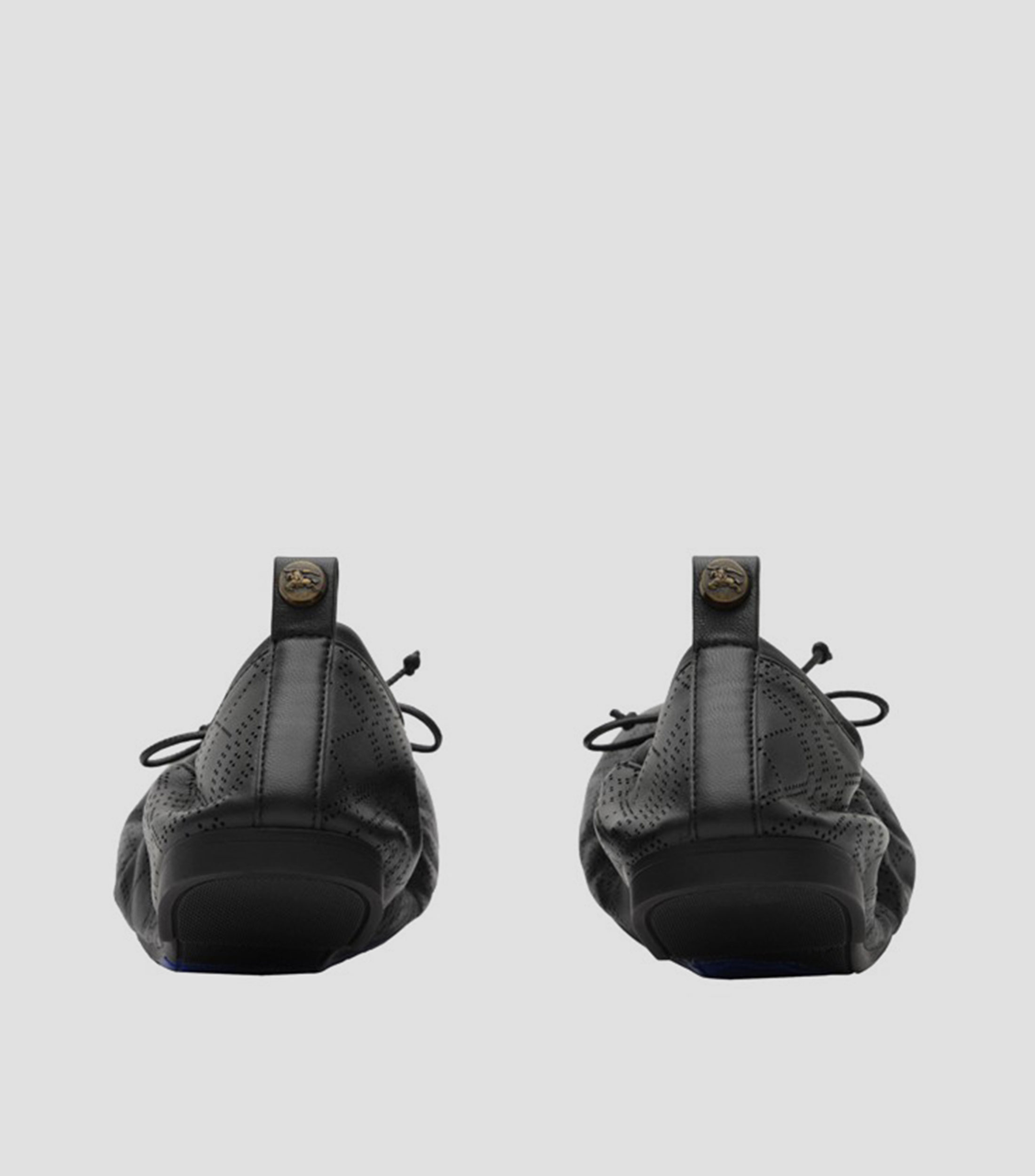 Flats en piel con moño Mujer