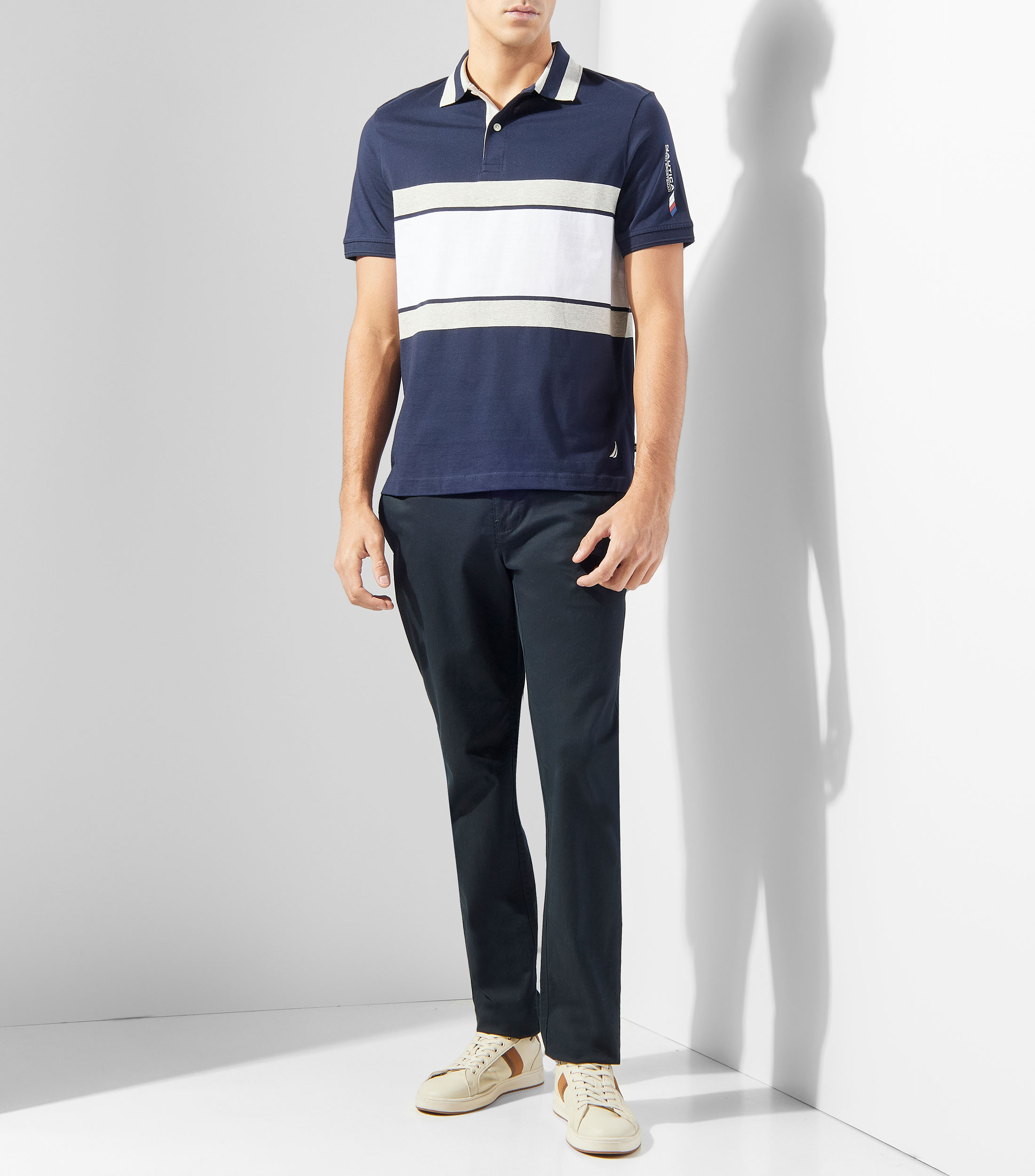 Playera tipo polo de manga corta con rayas Hombre