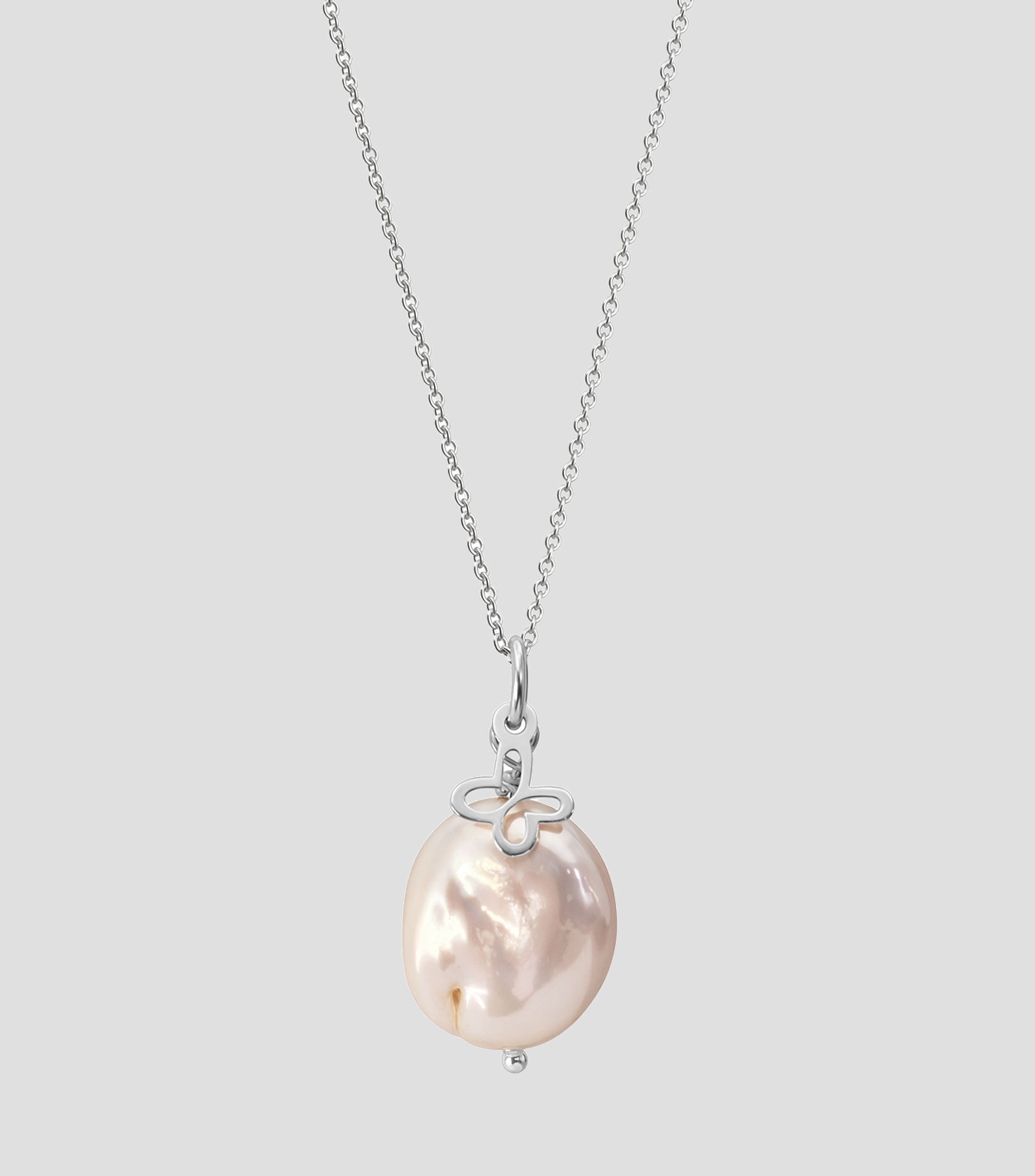 Dije Mariposa en Plata .925 con Perla Mujer