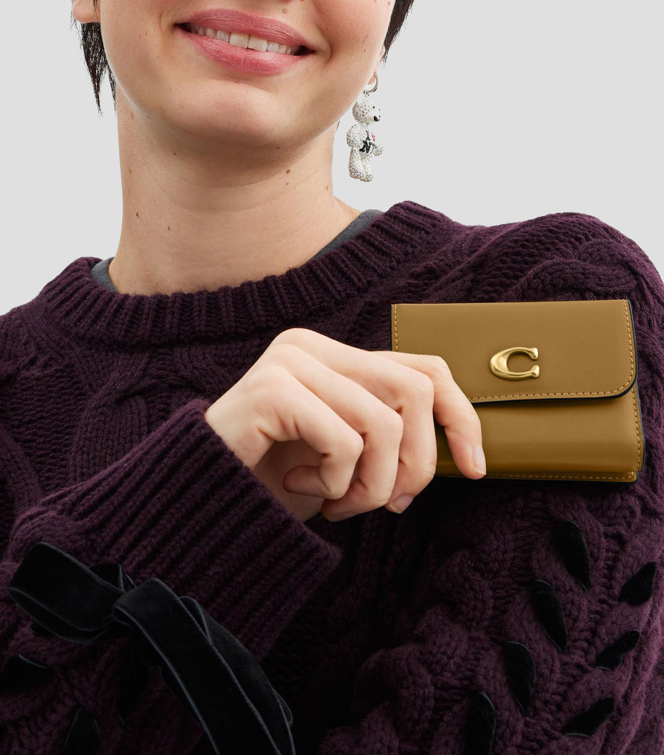Cartera verde olivo en piel Essential lisa Mujer
