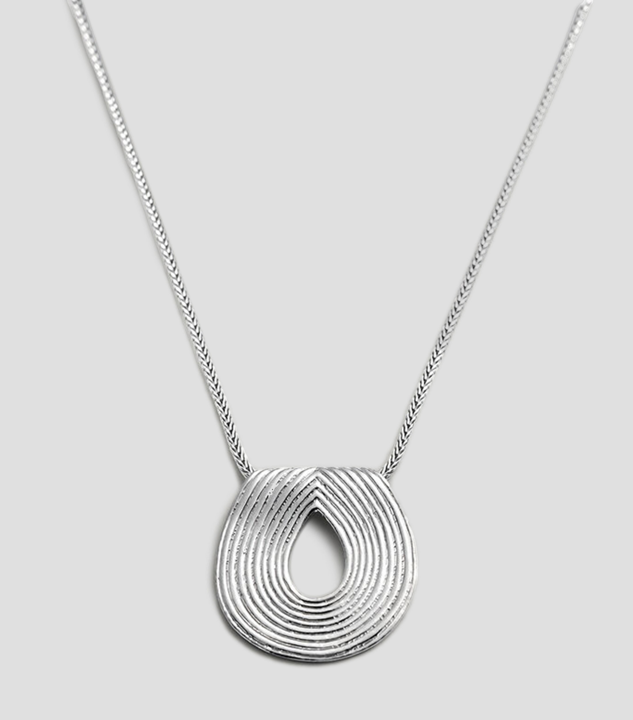 Collar con dije ovalado en plata .925 Mujer
