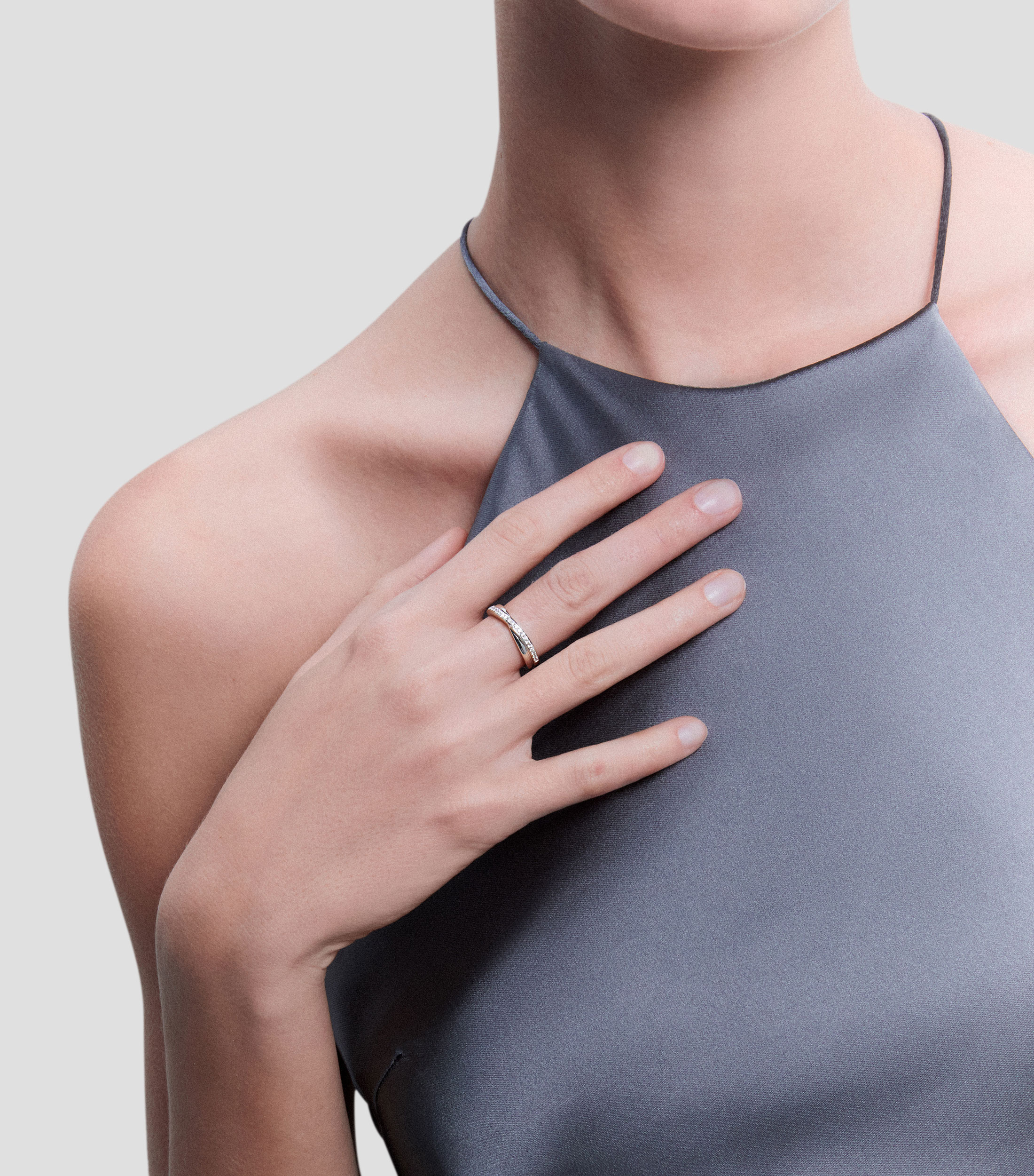 Anillo de Oro Blanco de 18 Kilates con Diamante Incrustado Grace Mujer