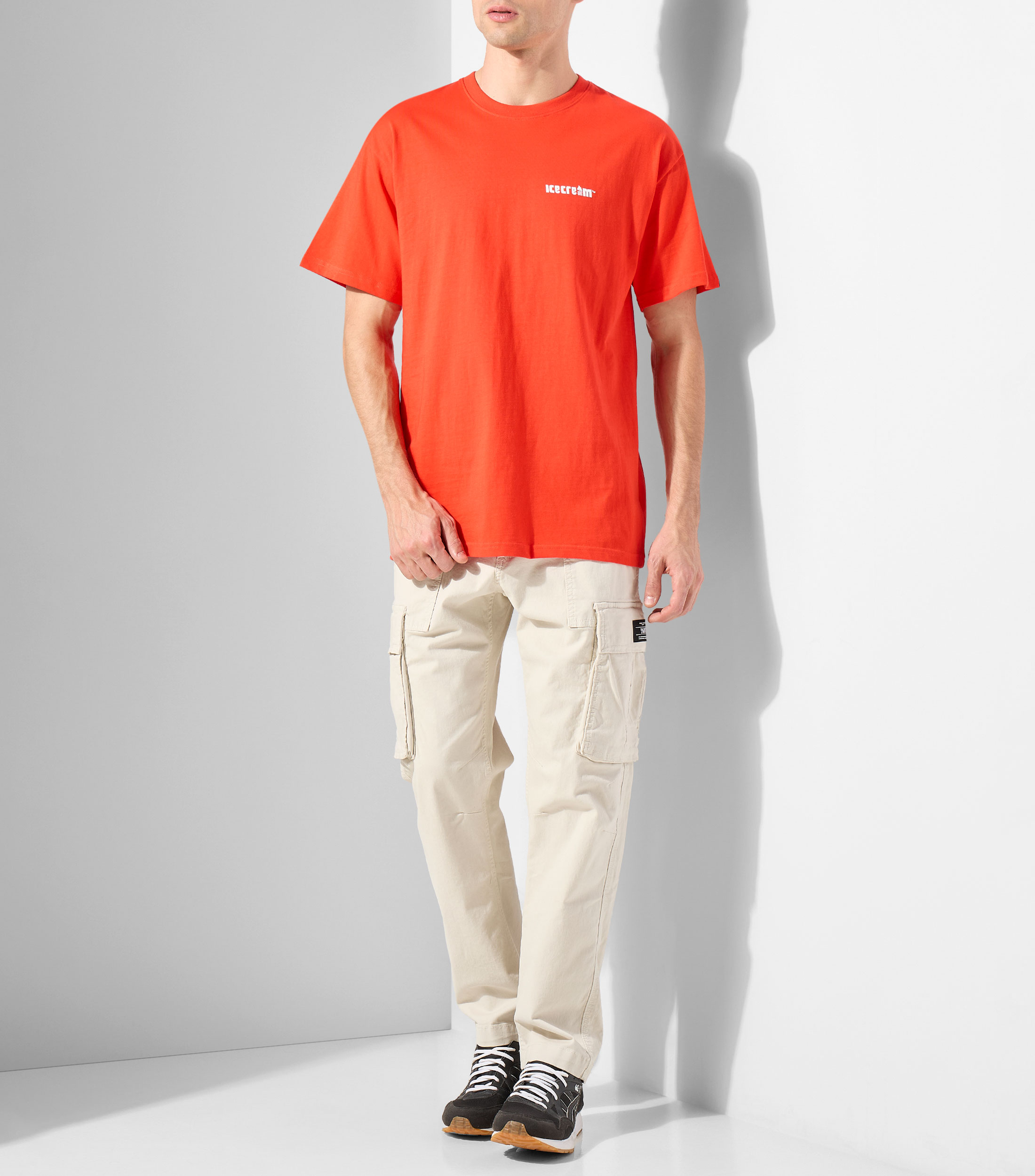 Playera de cuello redondo con manga corta estampada Hombre