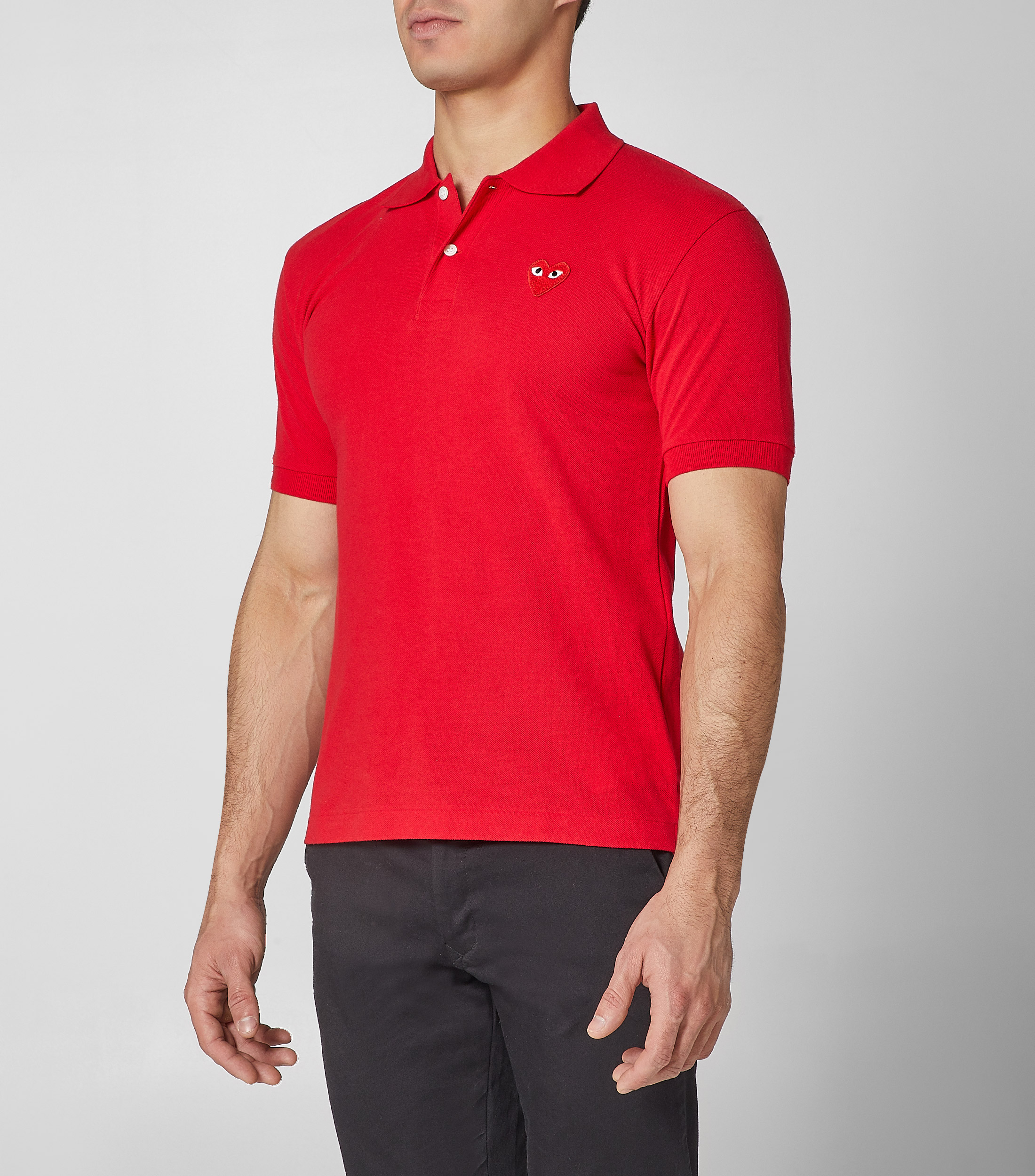 Playera tipo polo de manga corta con corazon bordado Hombre