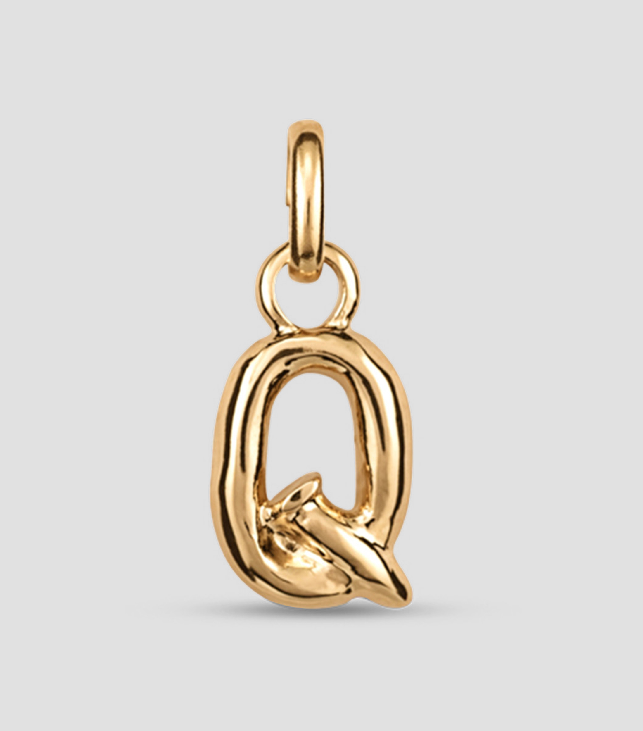 Charm letra Q con argolla Mujer