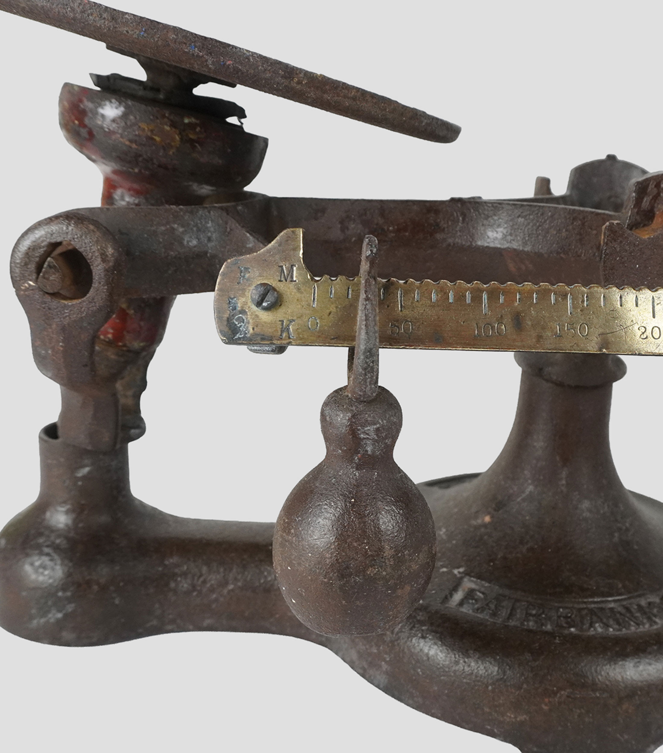 Balanza decorativa grande con plato en metal
