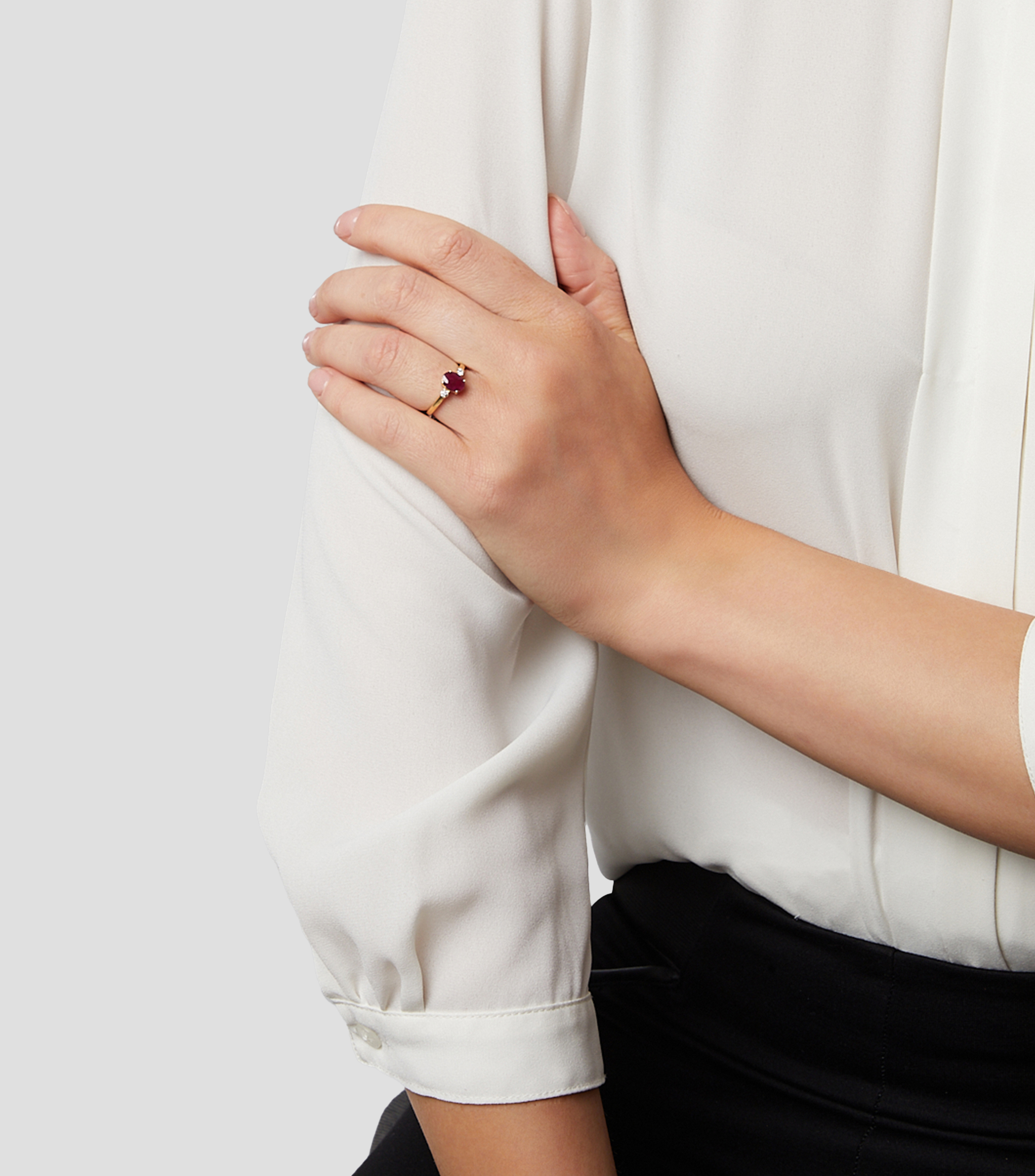 Anillo en Oro amarillo de 18 kilates con rubí Mujer