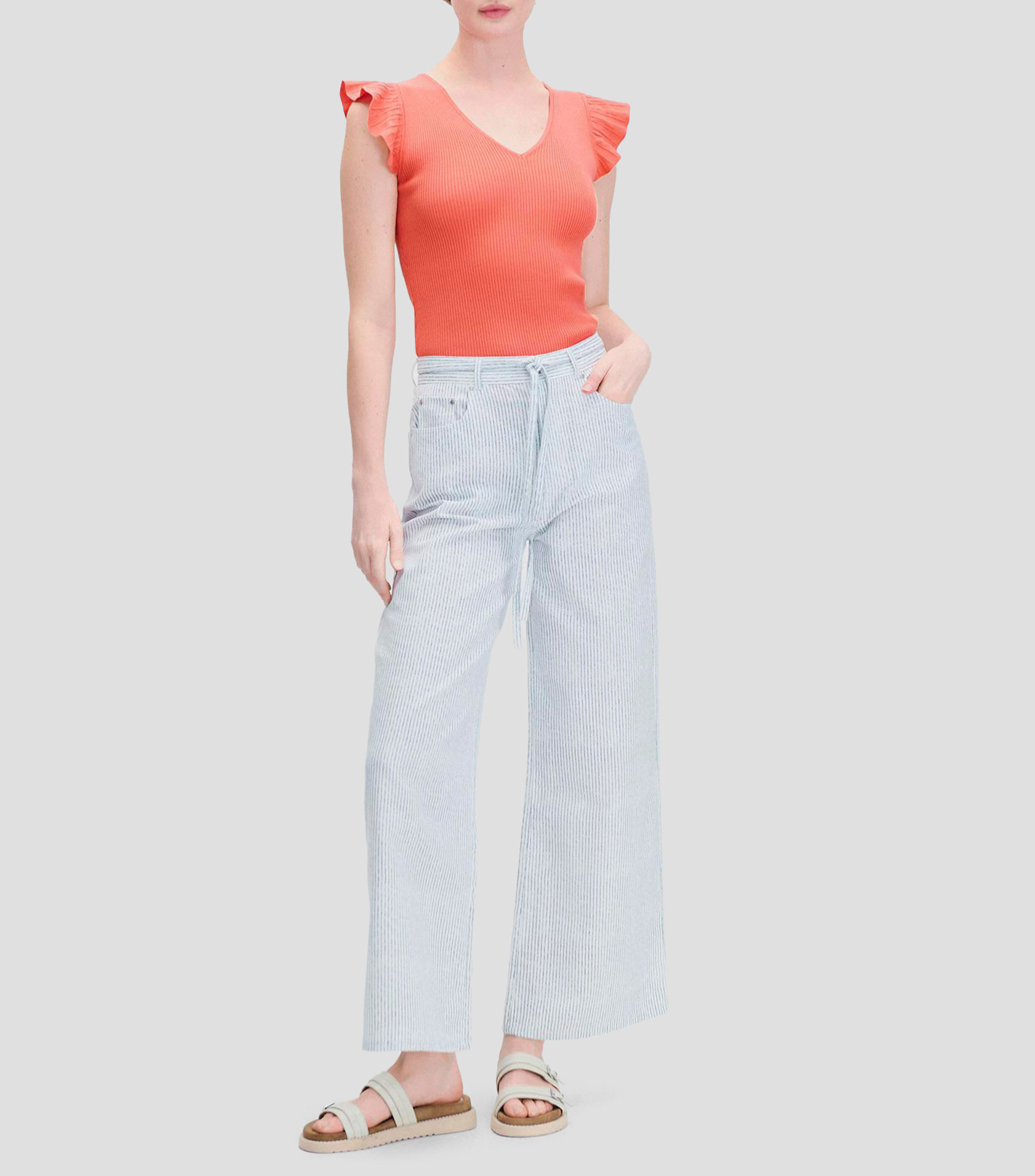 Blusa tejido canalé escote V manga escarola Mujer