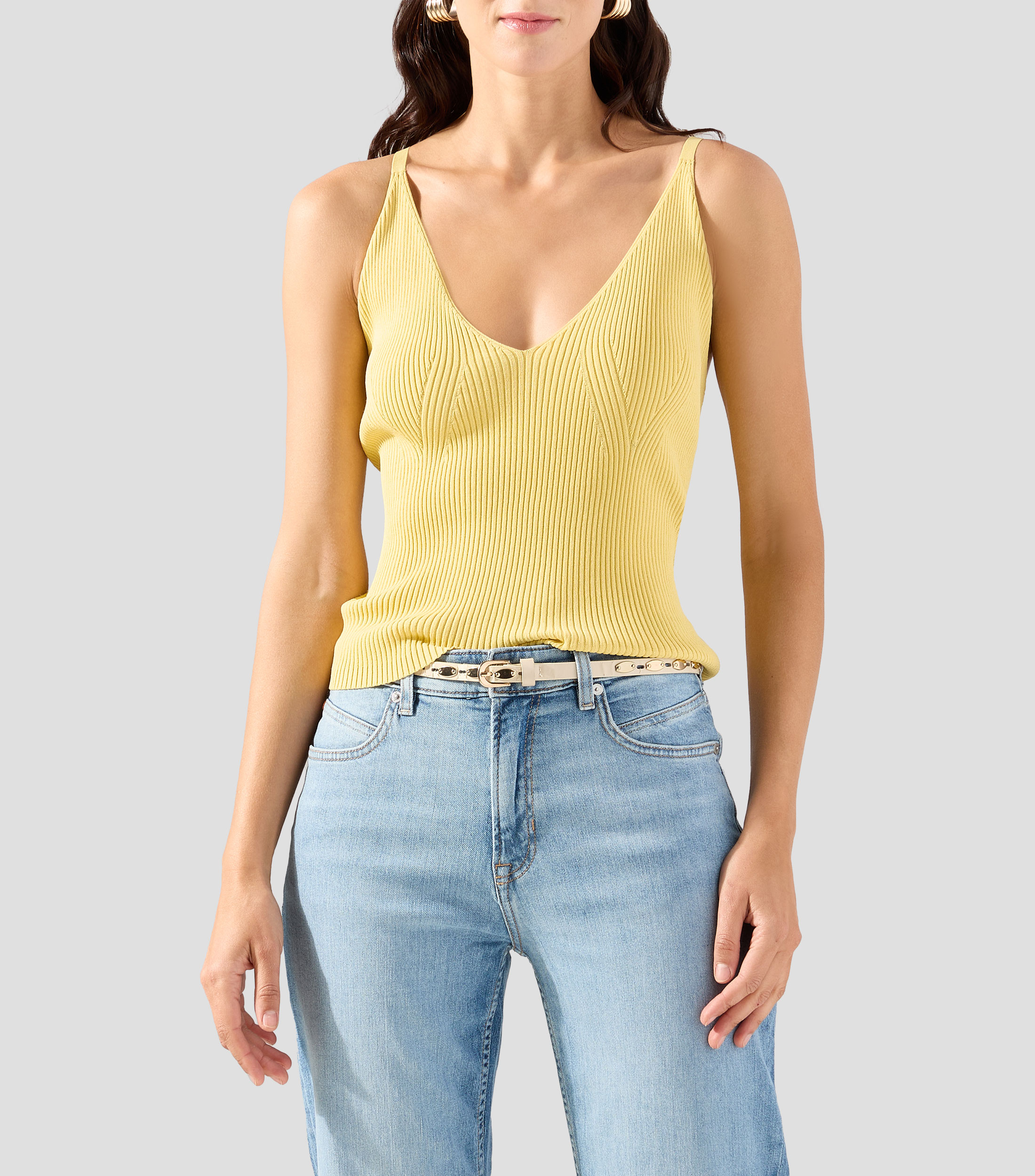 Playera cuello V sin mangas lisa Mujer