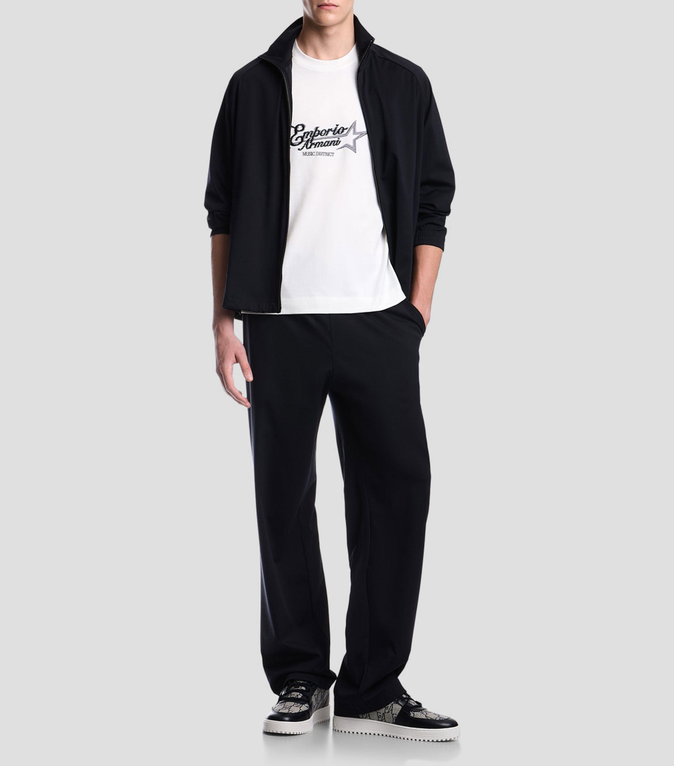 Playera cuello redondo manga corta bordado sólido Hombre