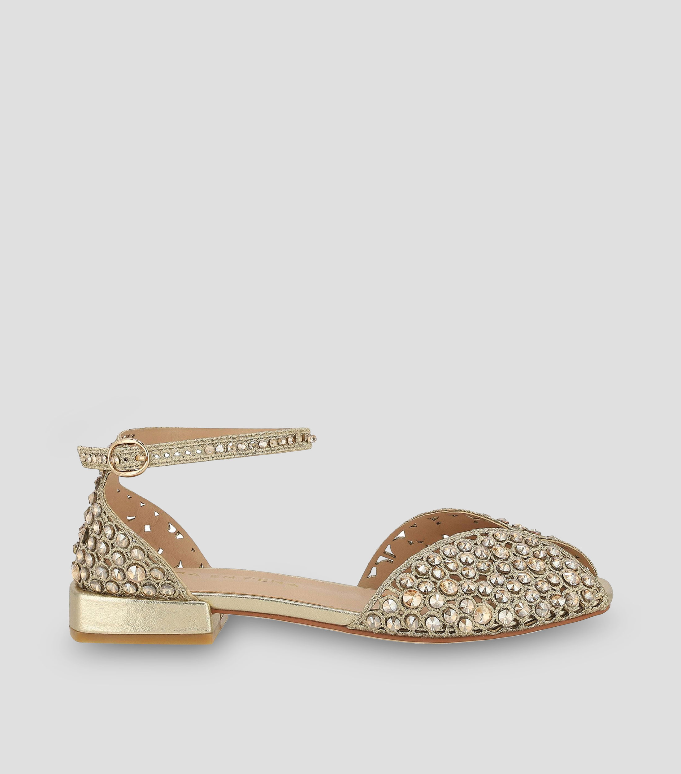 Flats en piel con tacón media luna con pedrería Mujer