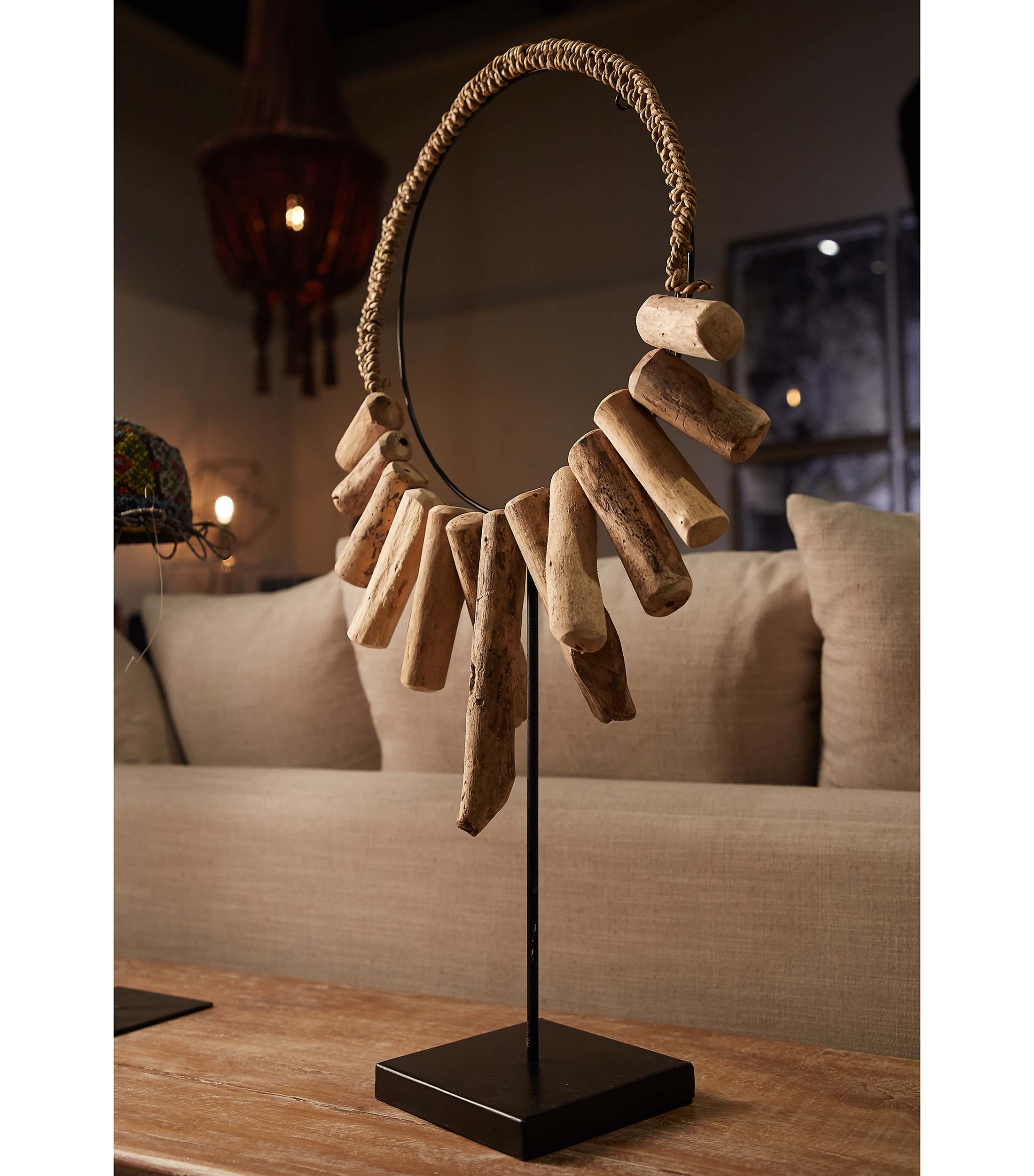 Figura decorativa Collar Ceremonial con base