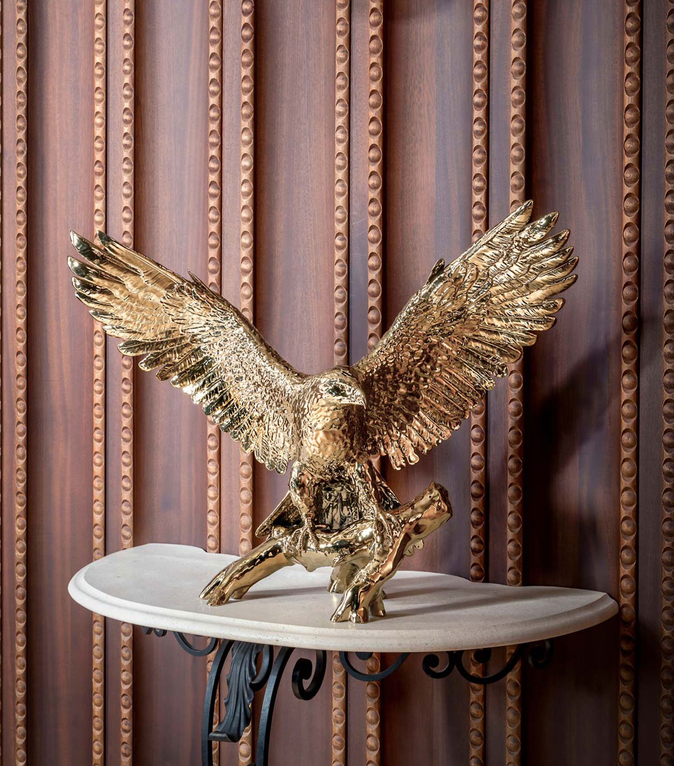 Escultura Aguila de oro en porcelana
