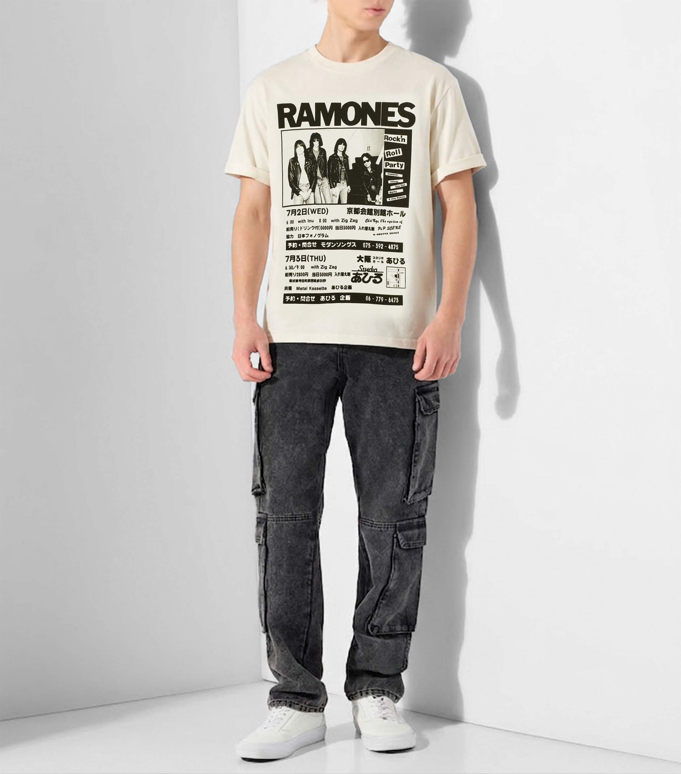 Playera cuello redondo manga corta estampada Ramones Hombre